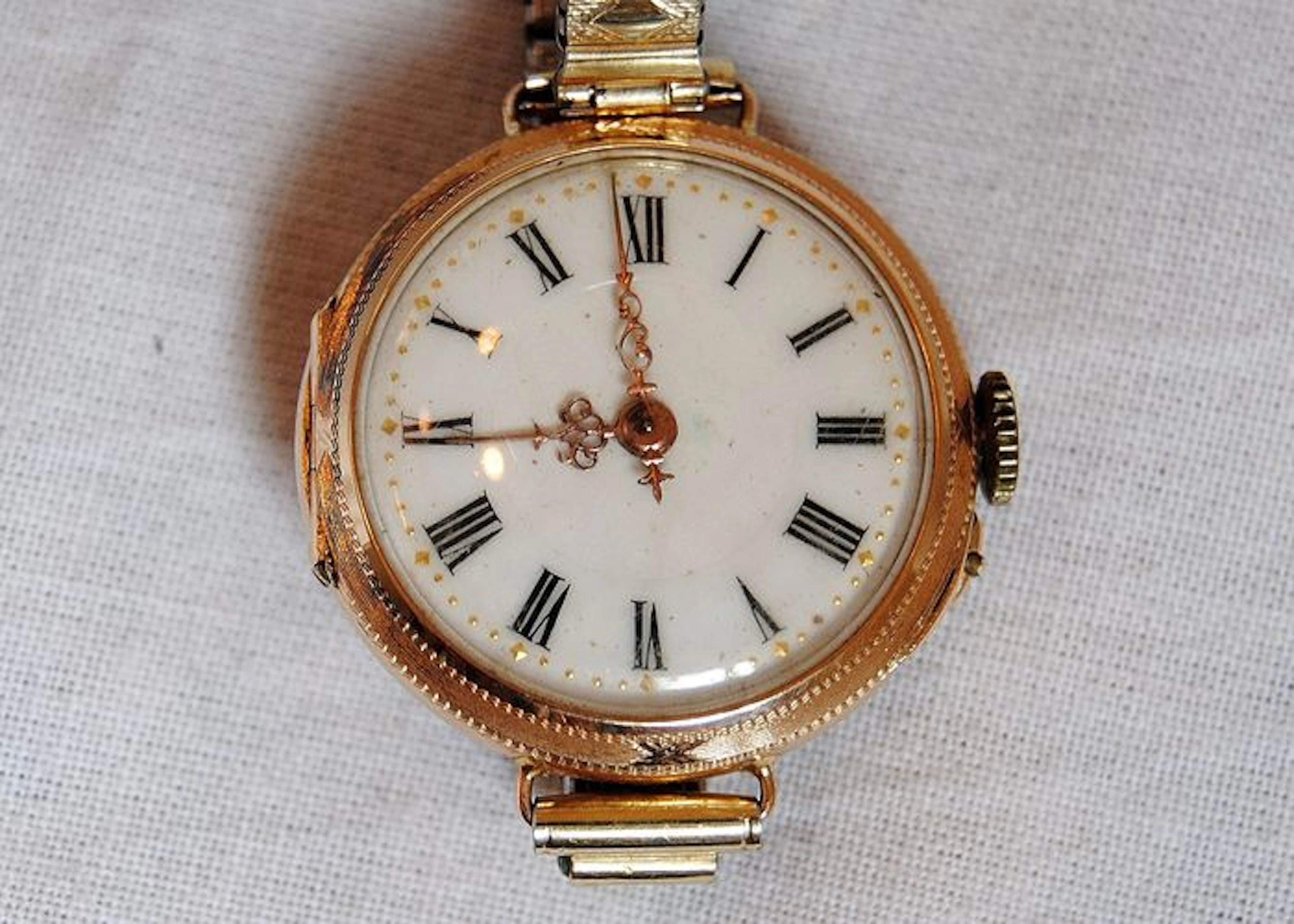 Gold ladies wristwatch