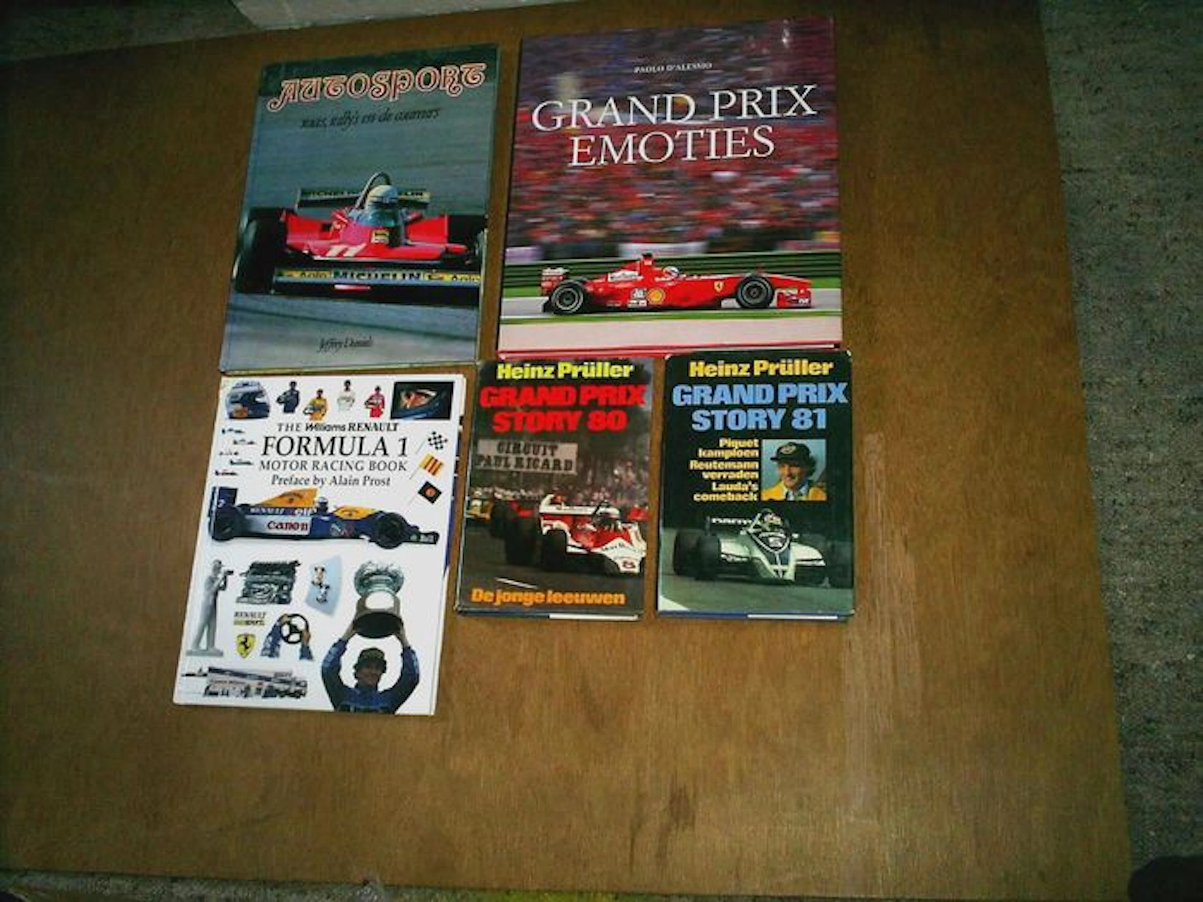 Formule 1 Boeken 13 stuks / Formule 1 Video's 2 stuks / en 1 Subaru Video