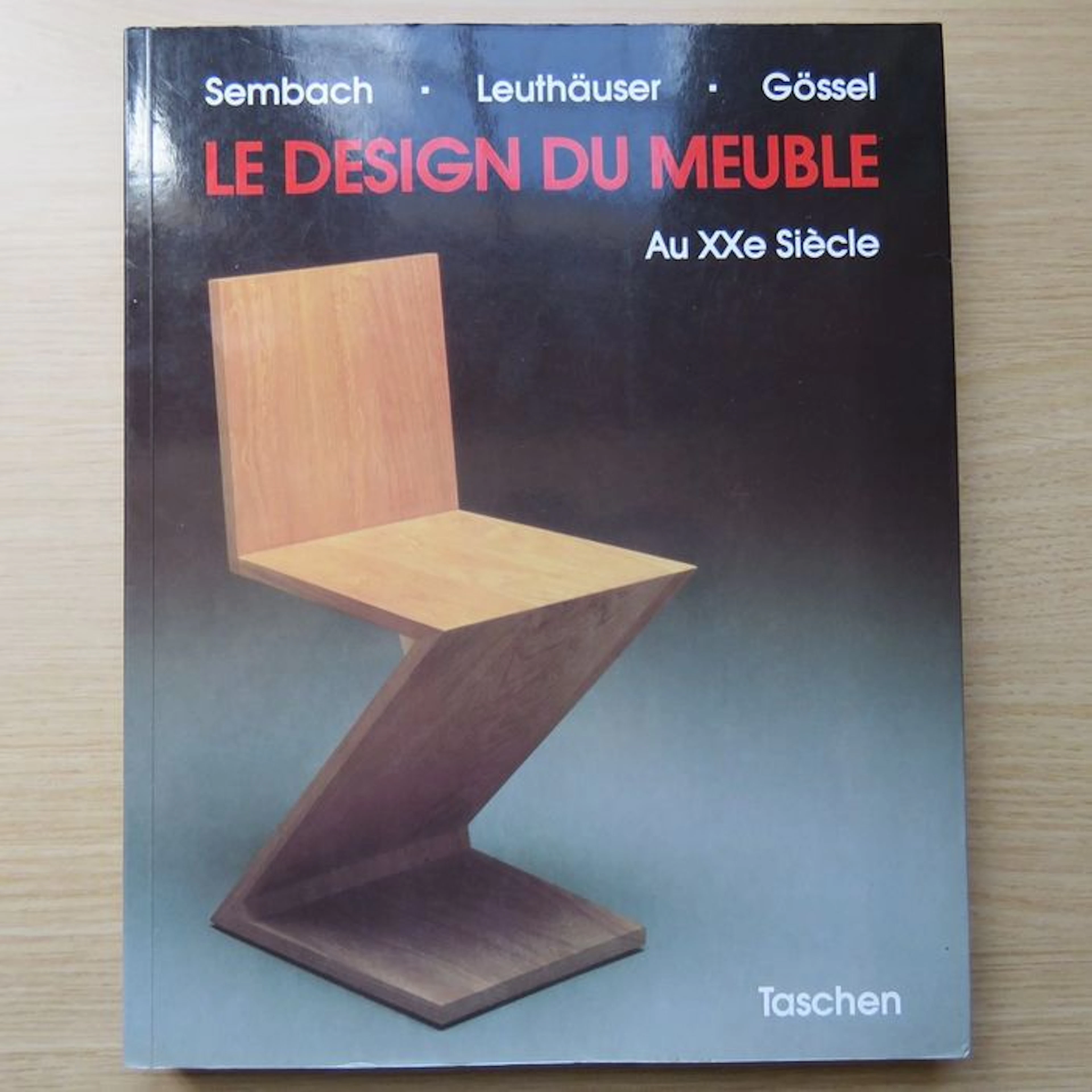 Literatuur: 'Le design du meuble au XXe siècle'