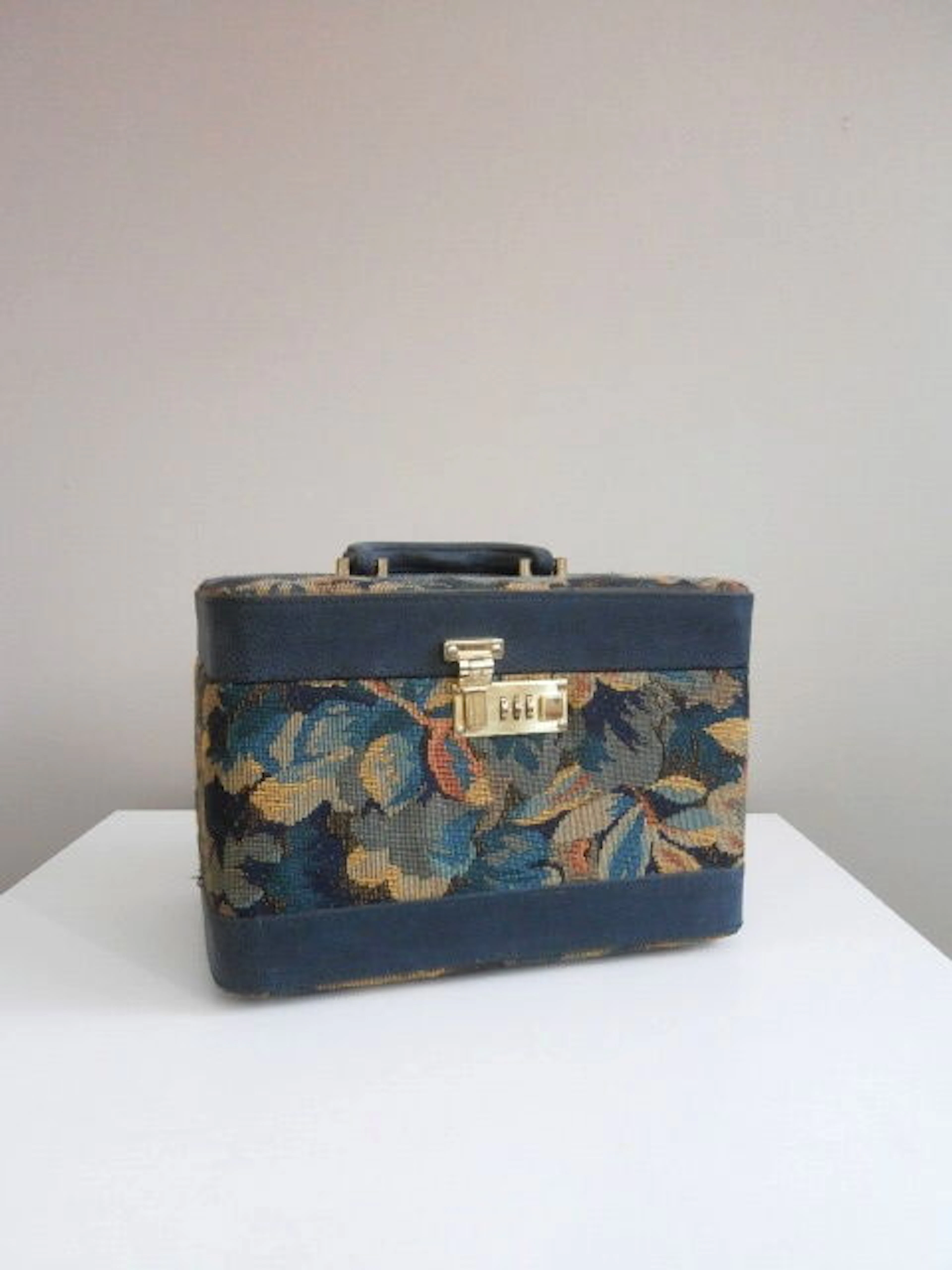 Vintage beautycase met cijferslot
