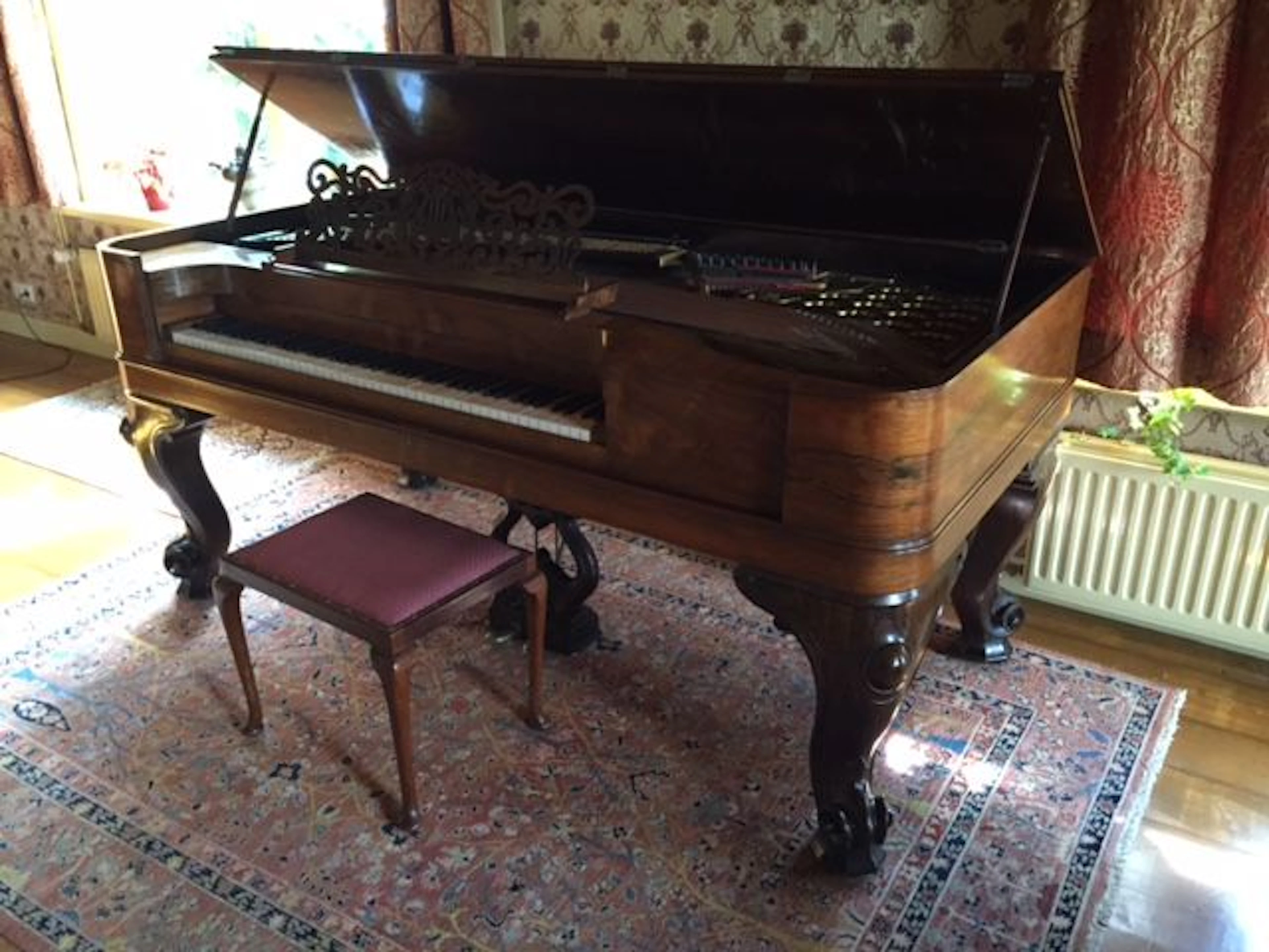 Very rare tablepiano by Steinway and Sons, rosewood, ca. 1860 number 19693