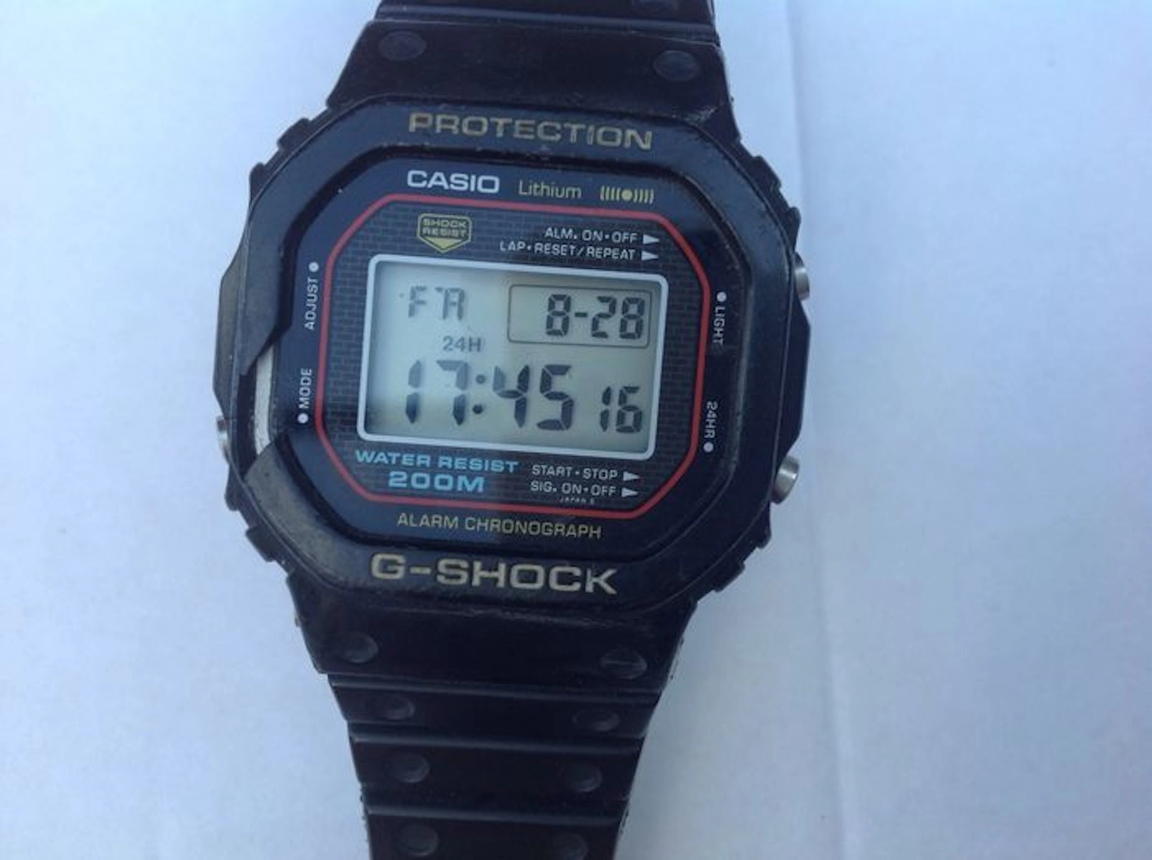 Casio Protection G-Shock DW5000 - gent's wrist watch - period 75/85