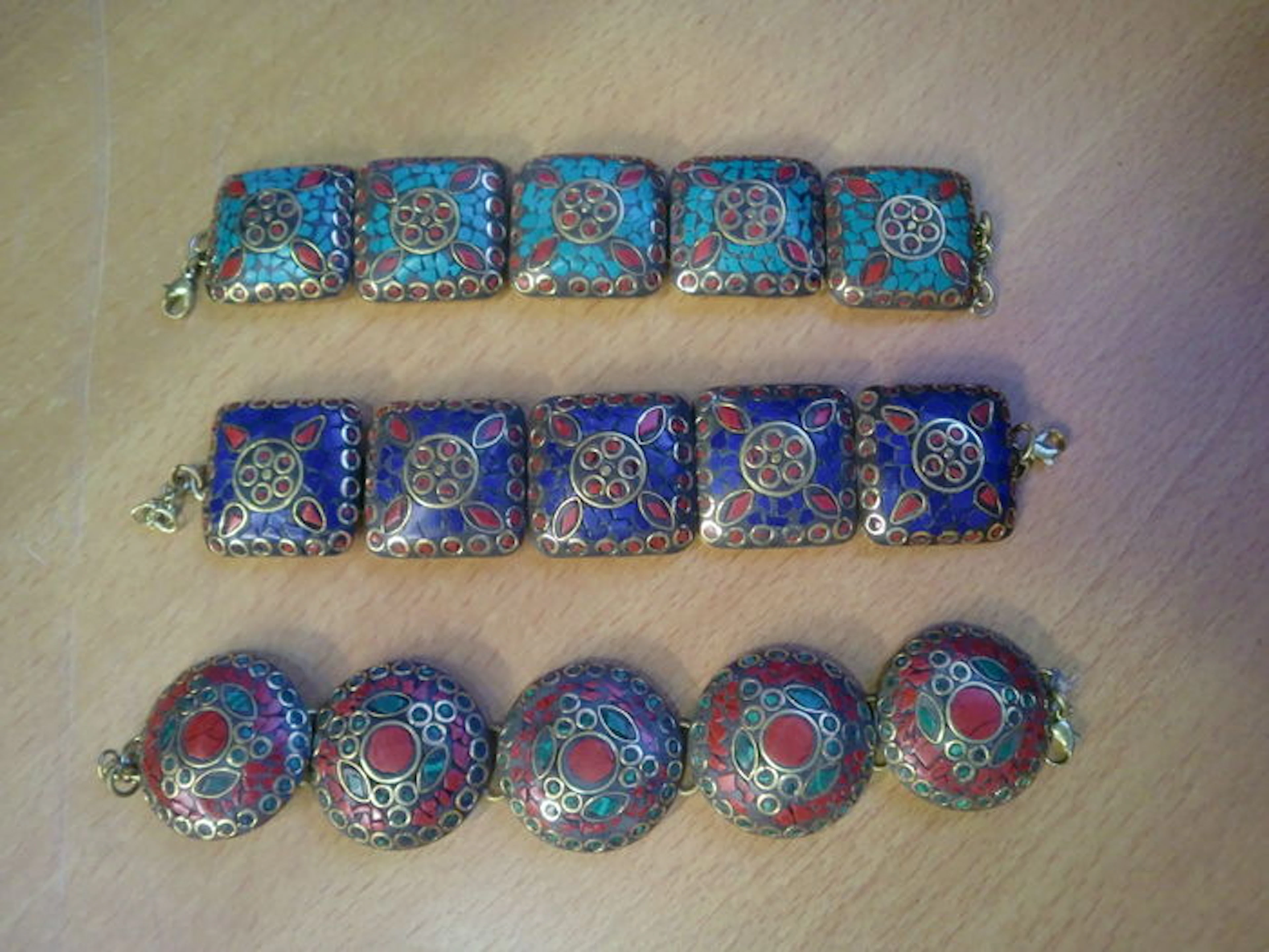Drie armbanden - Tibet - begin 21e eeuw