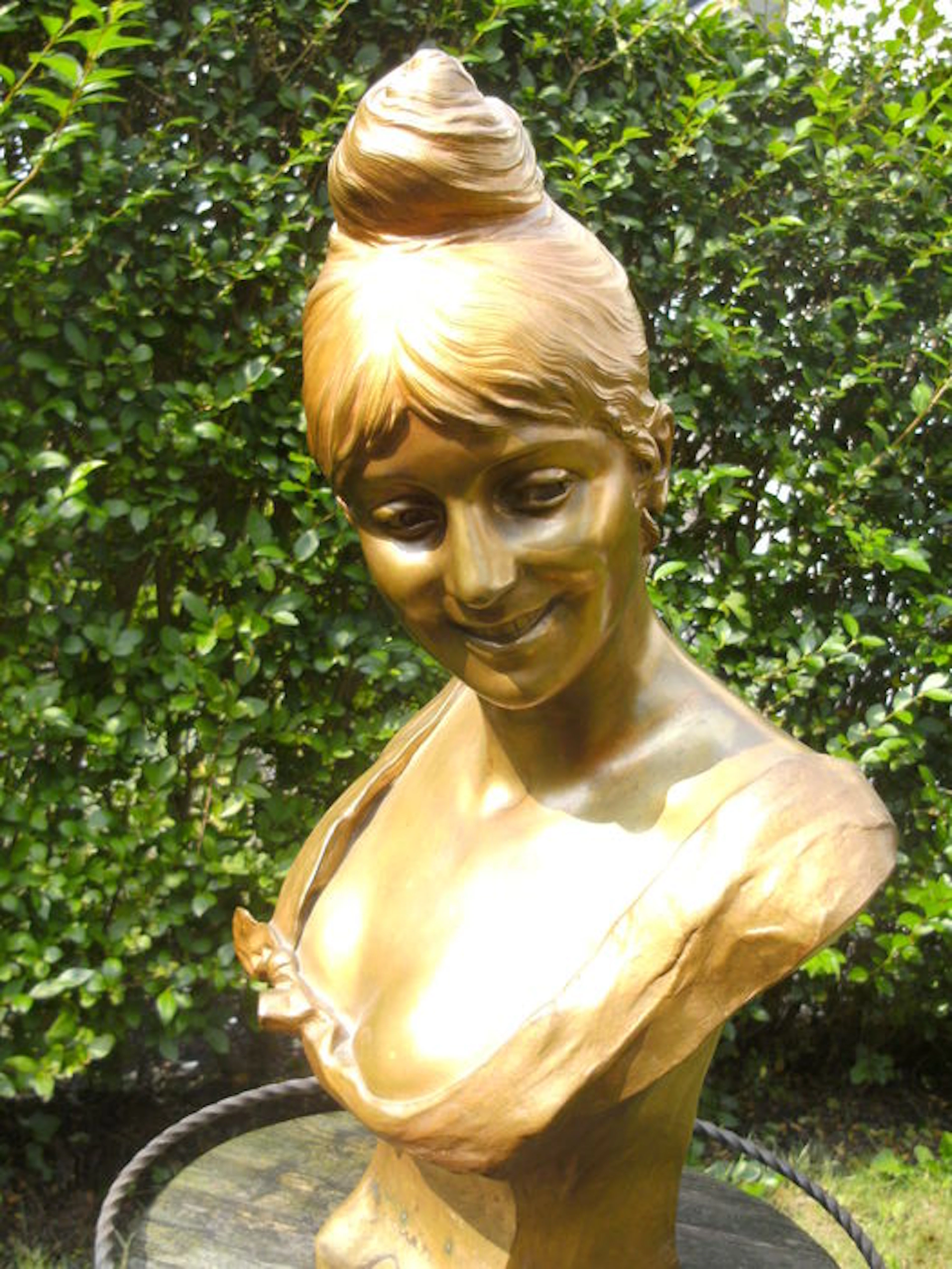 Georges Van Der Straeten - Bronze bust of a young woman