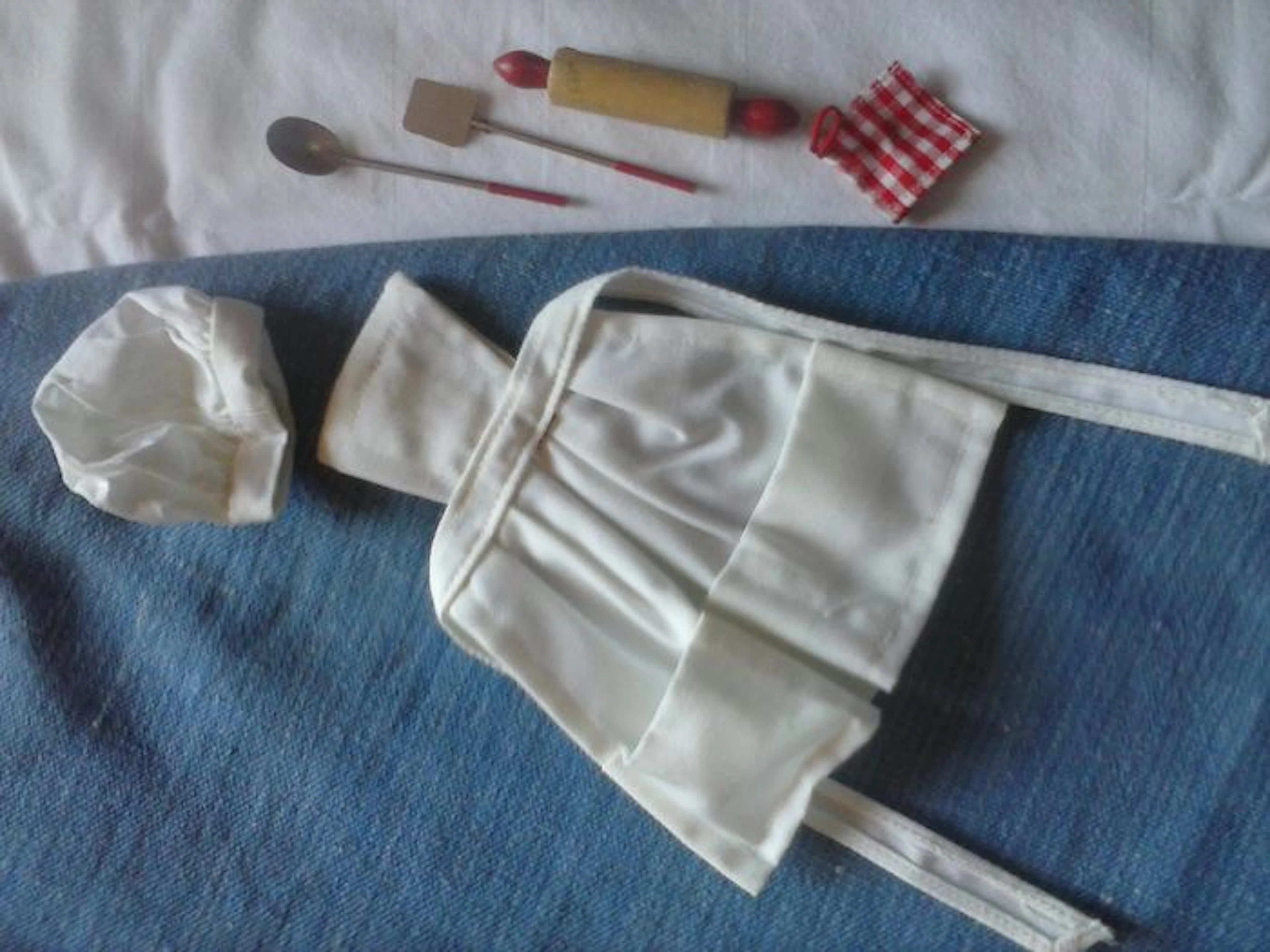 Barbie apron with kitchen utensils - Dog 'n Duds - Baby and accessories - Petty coat set - Double wardrobe - suitcase - Red wardrobe - suitcase