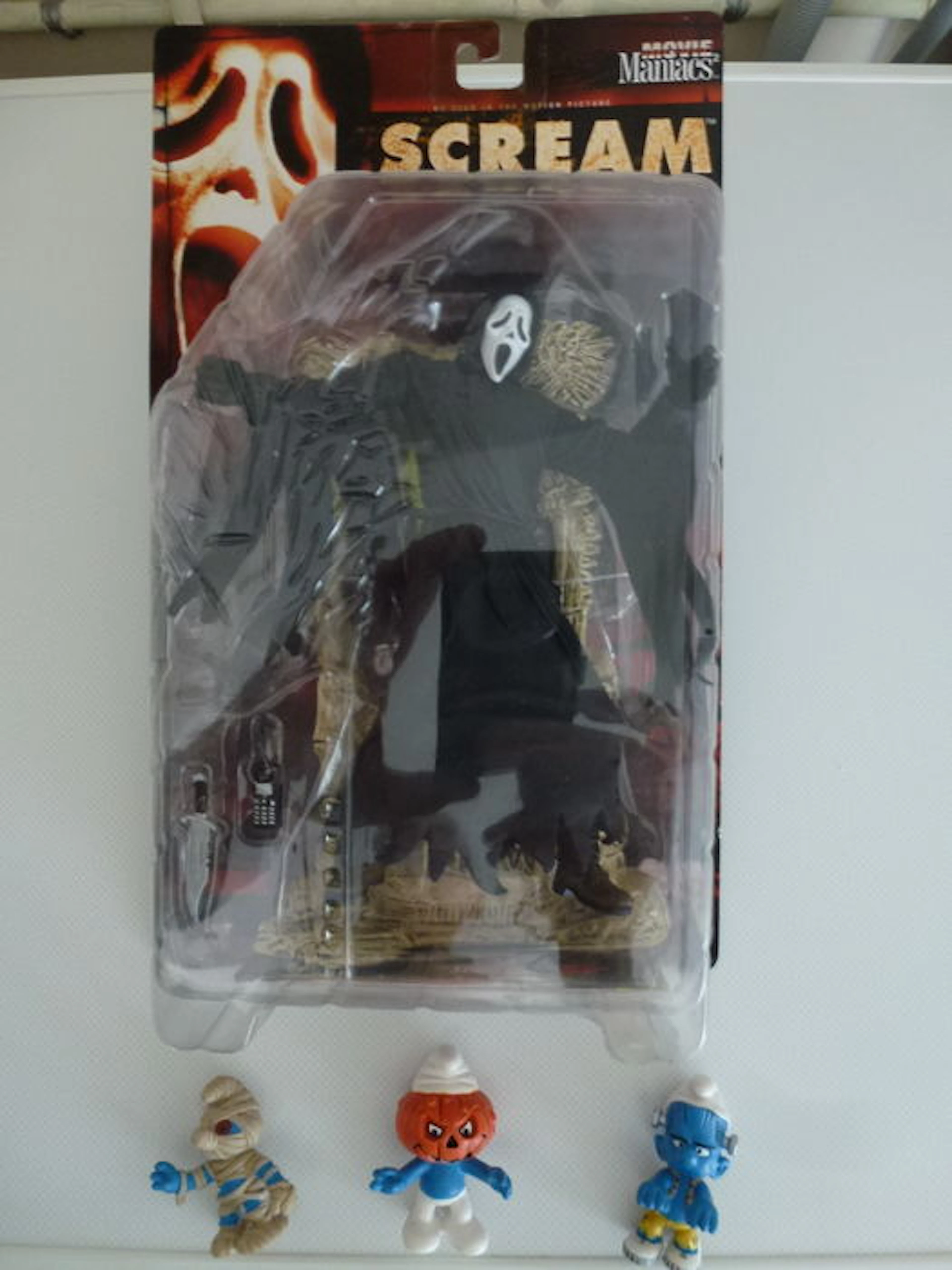 Scream - Mcfarlane Toys - Ghostface figure - Extra 3x Smurfen van Schleich met Halloween thema