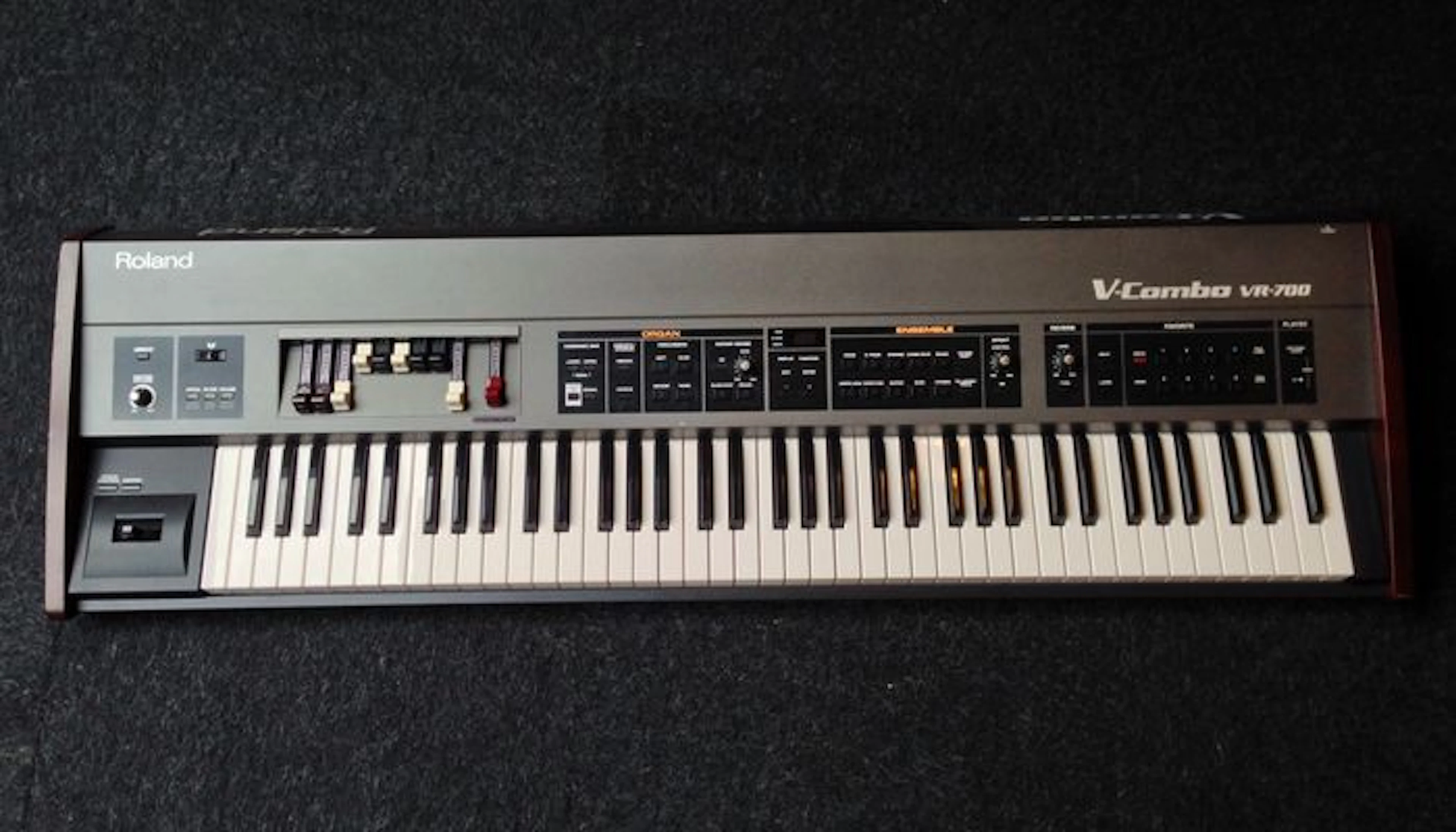 Roland V-Combo VR-700 Synth, Organ, Piano 76 keys