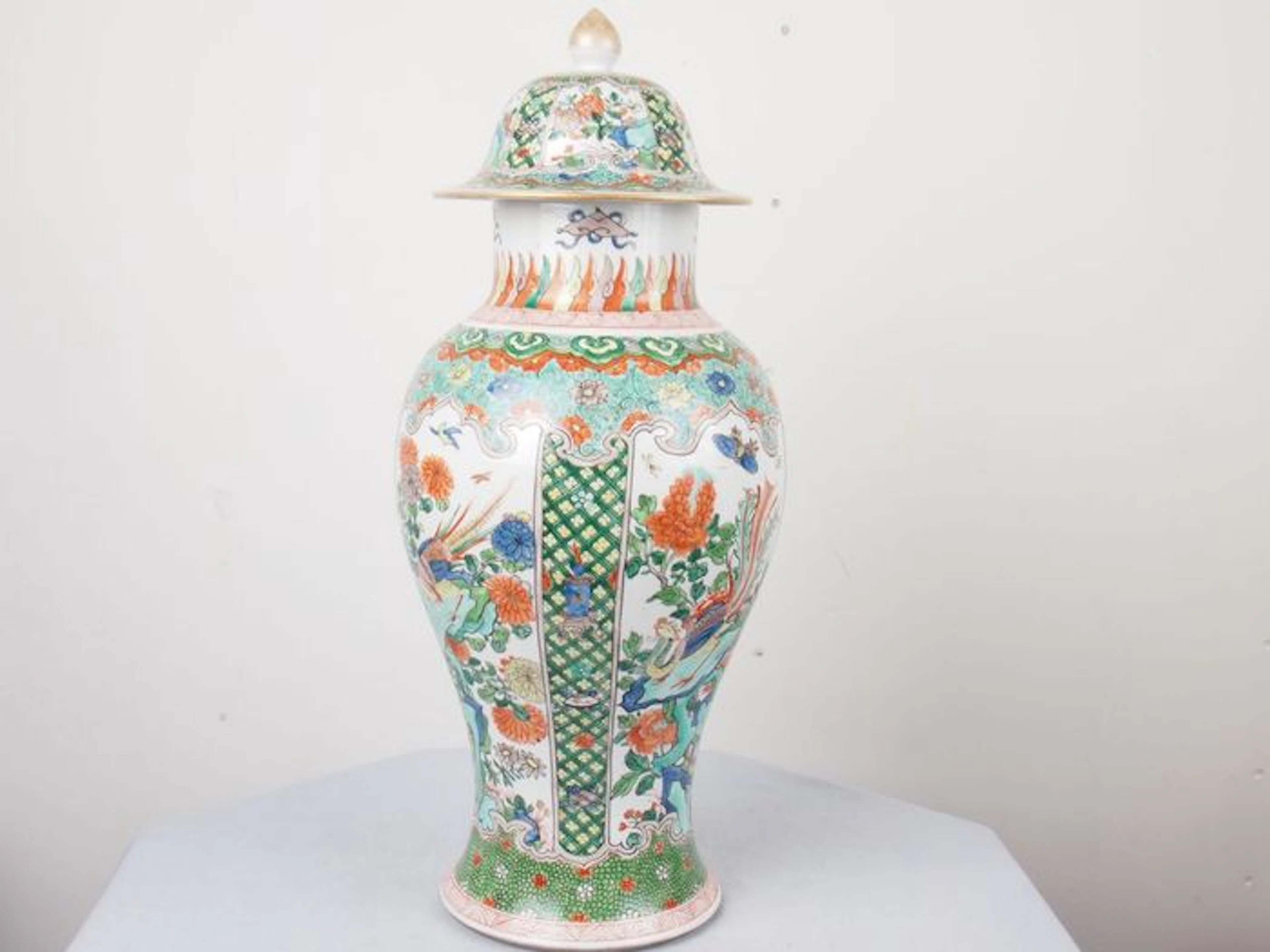 Edmé Samson & Cie - Large Famille verte vase with lid