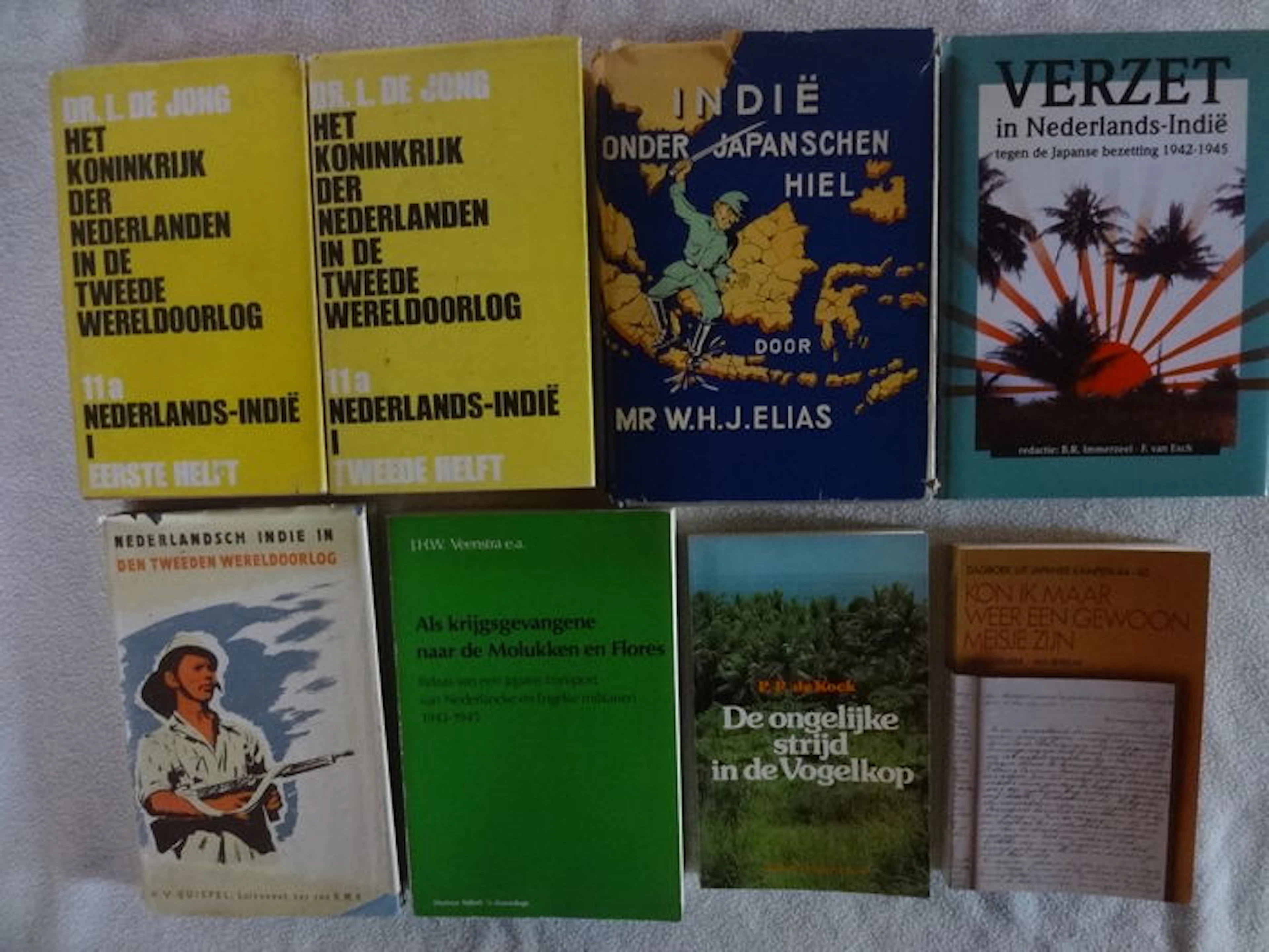 Nederlands-Indie; Lot met 8 boeken over de Japanse bezetting van Nederlands-Indie - 1941-1945 - 20e eeuw