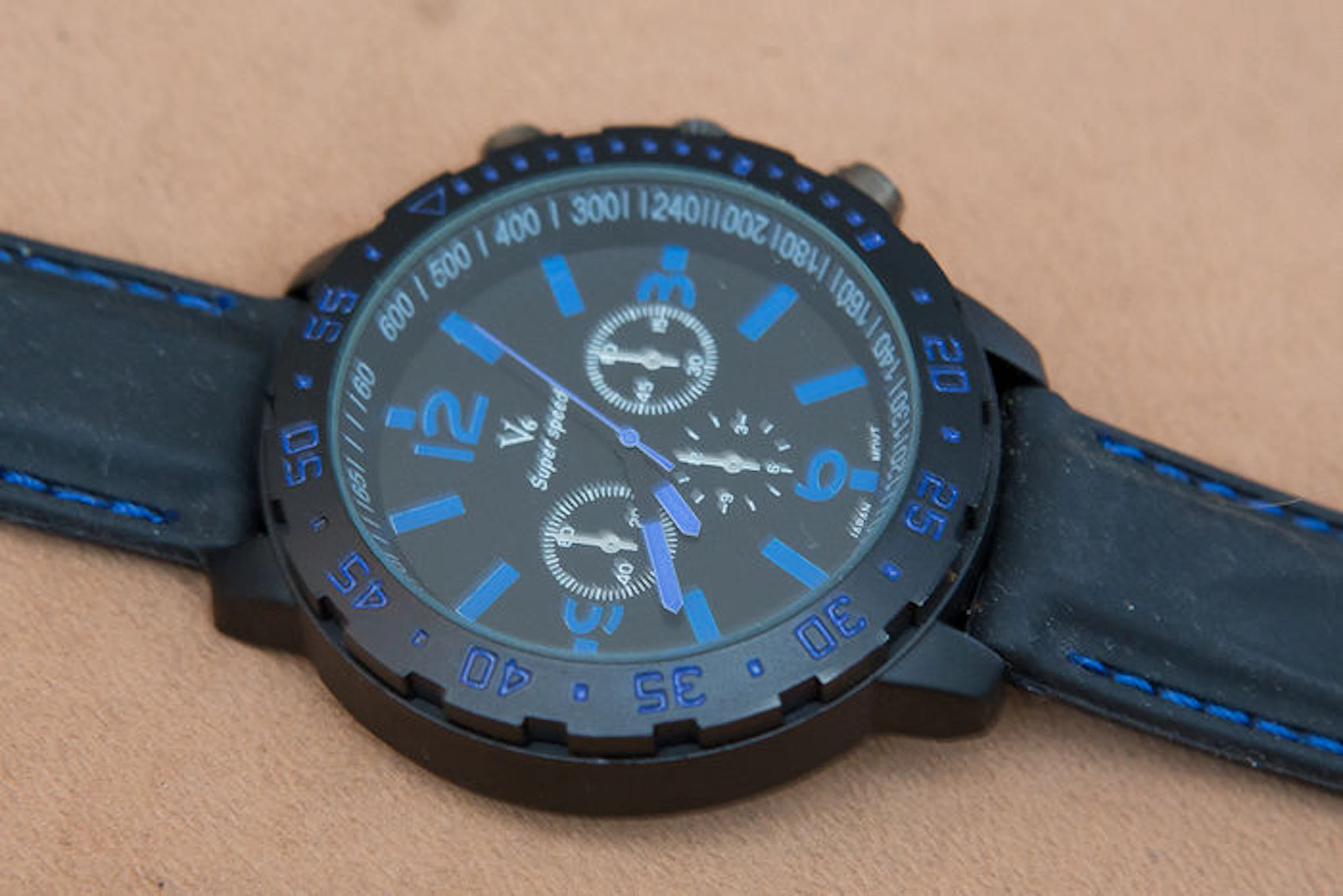 Sporty V6 wristwatch unworn