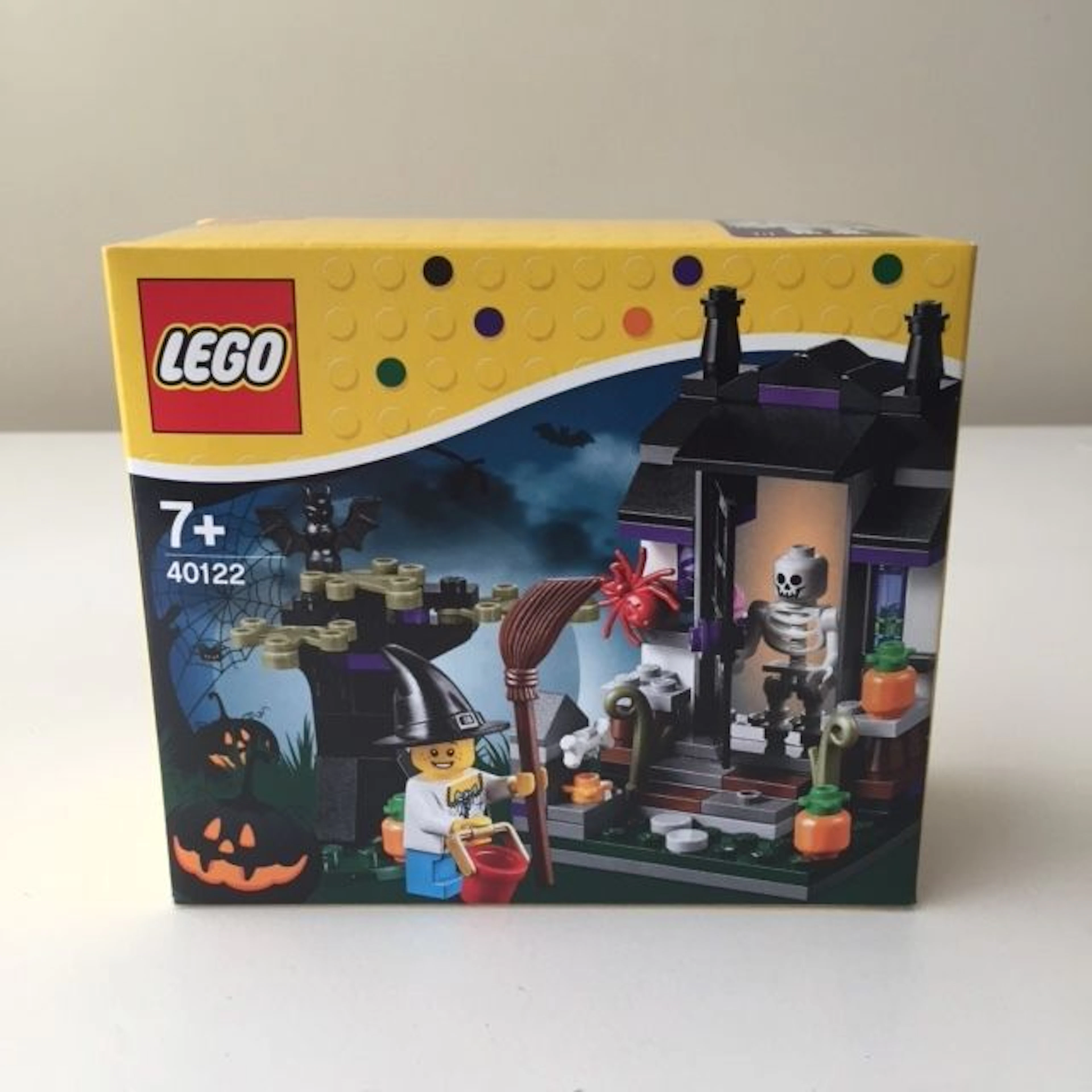 Seasonal - 40122 - Trick or Treat (2015)