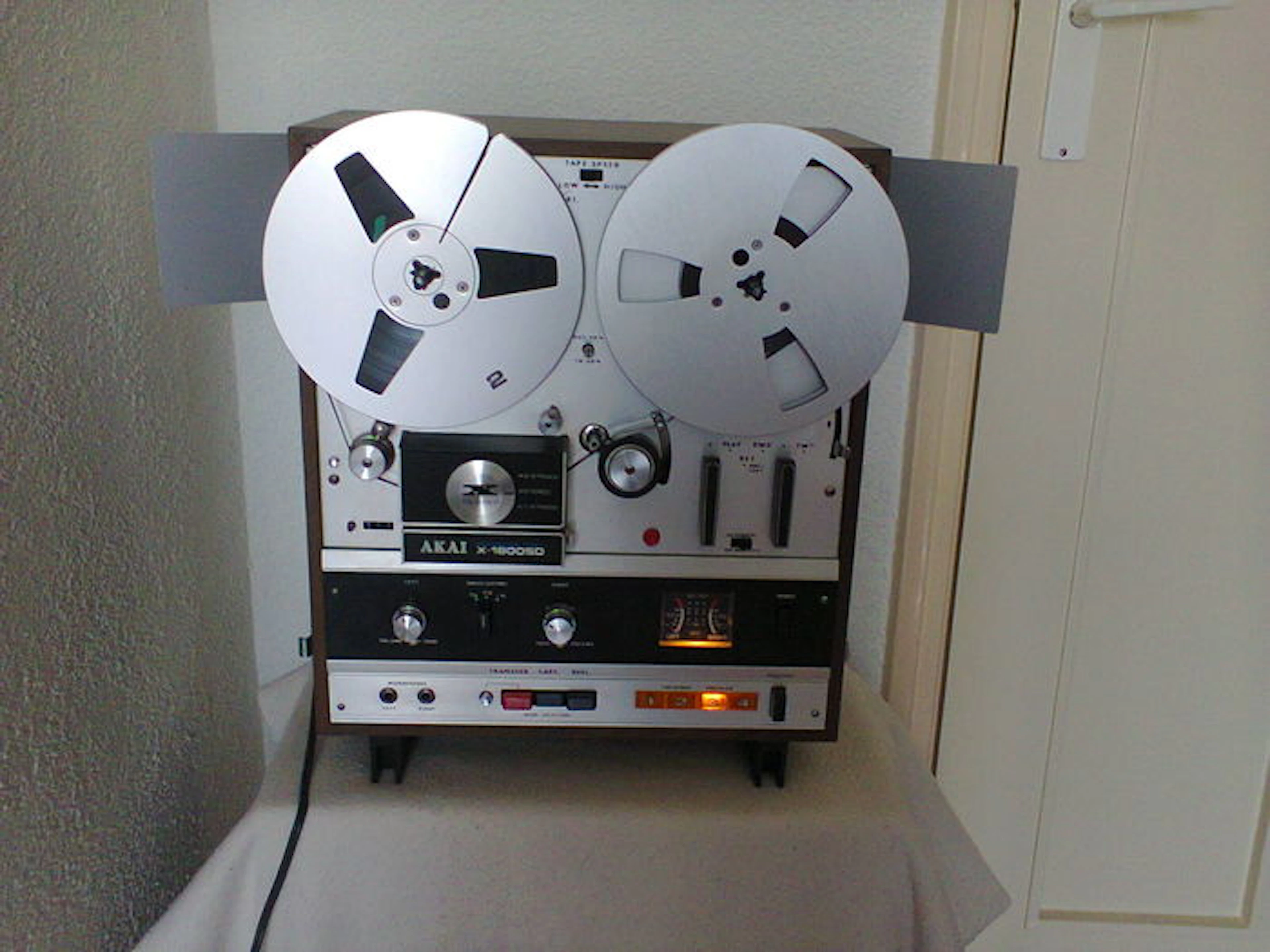 akai x 1800 sd