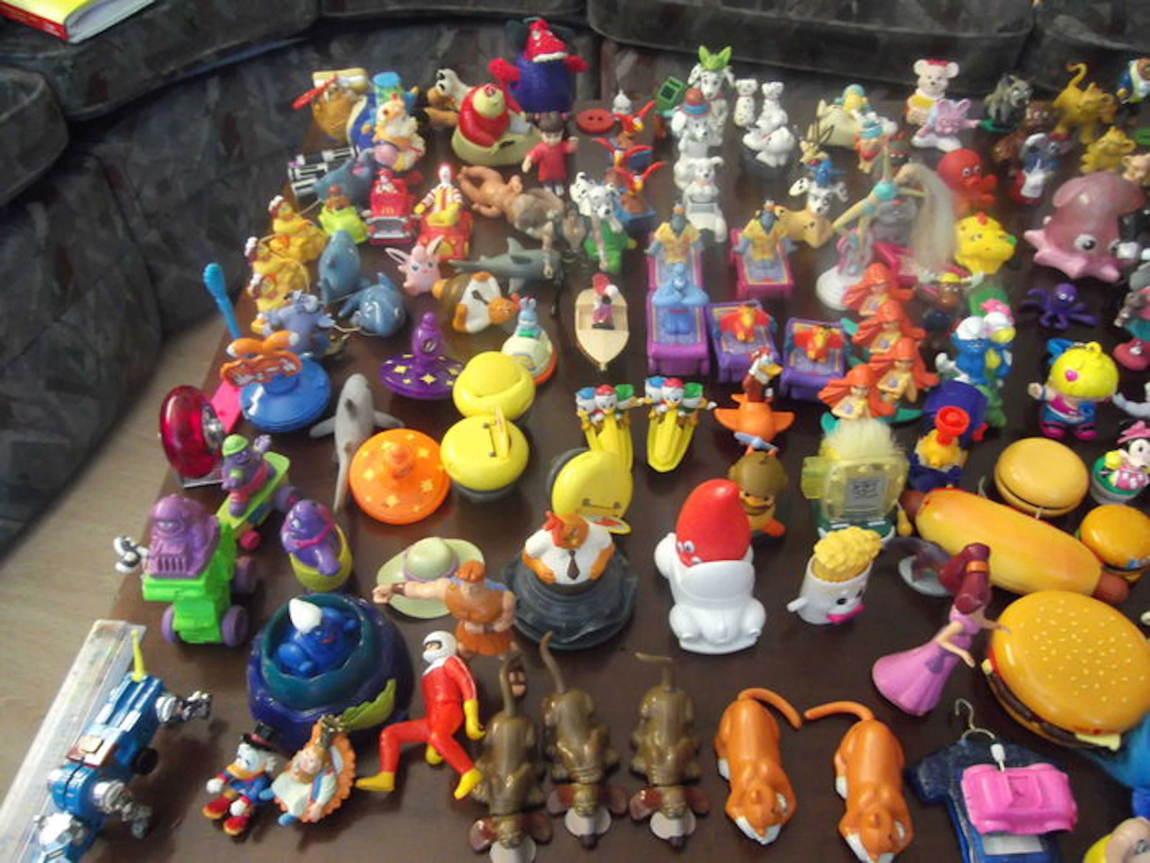Gigantisch McDonald's Happy Meal items - f 500 collectables Happy Meal items ca - 1980 -2007 - album collectables 1970-200