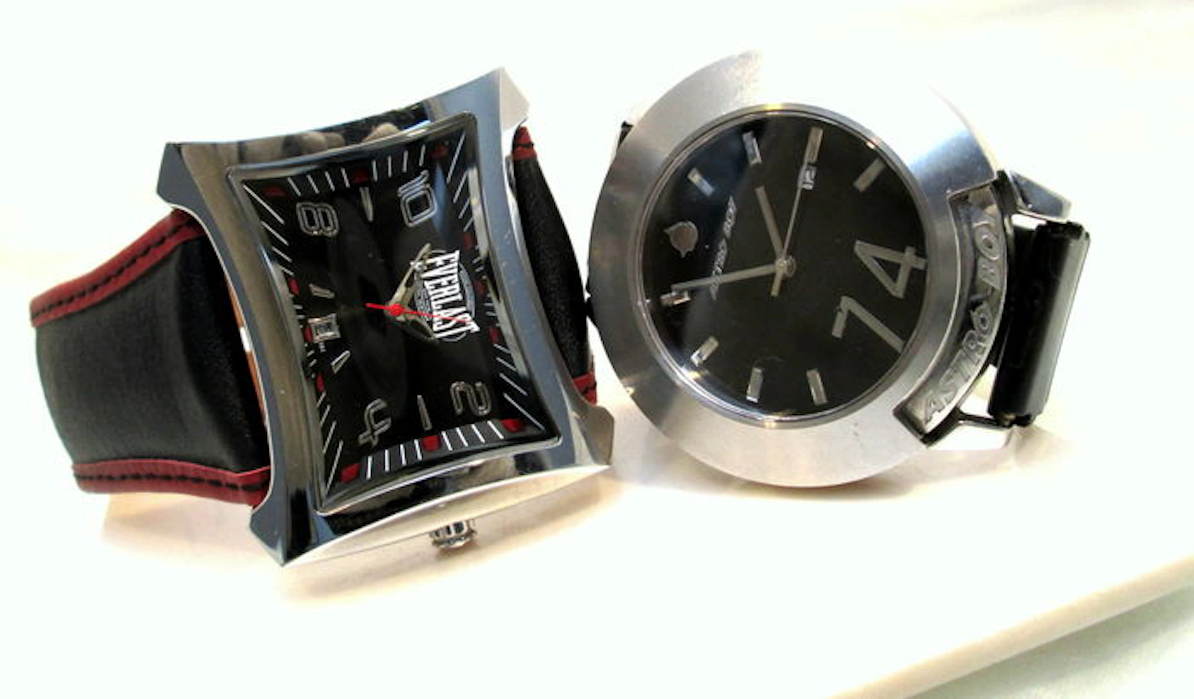 Lot of 2 Men's wristwatches - Everlast - Astro Boy