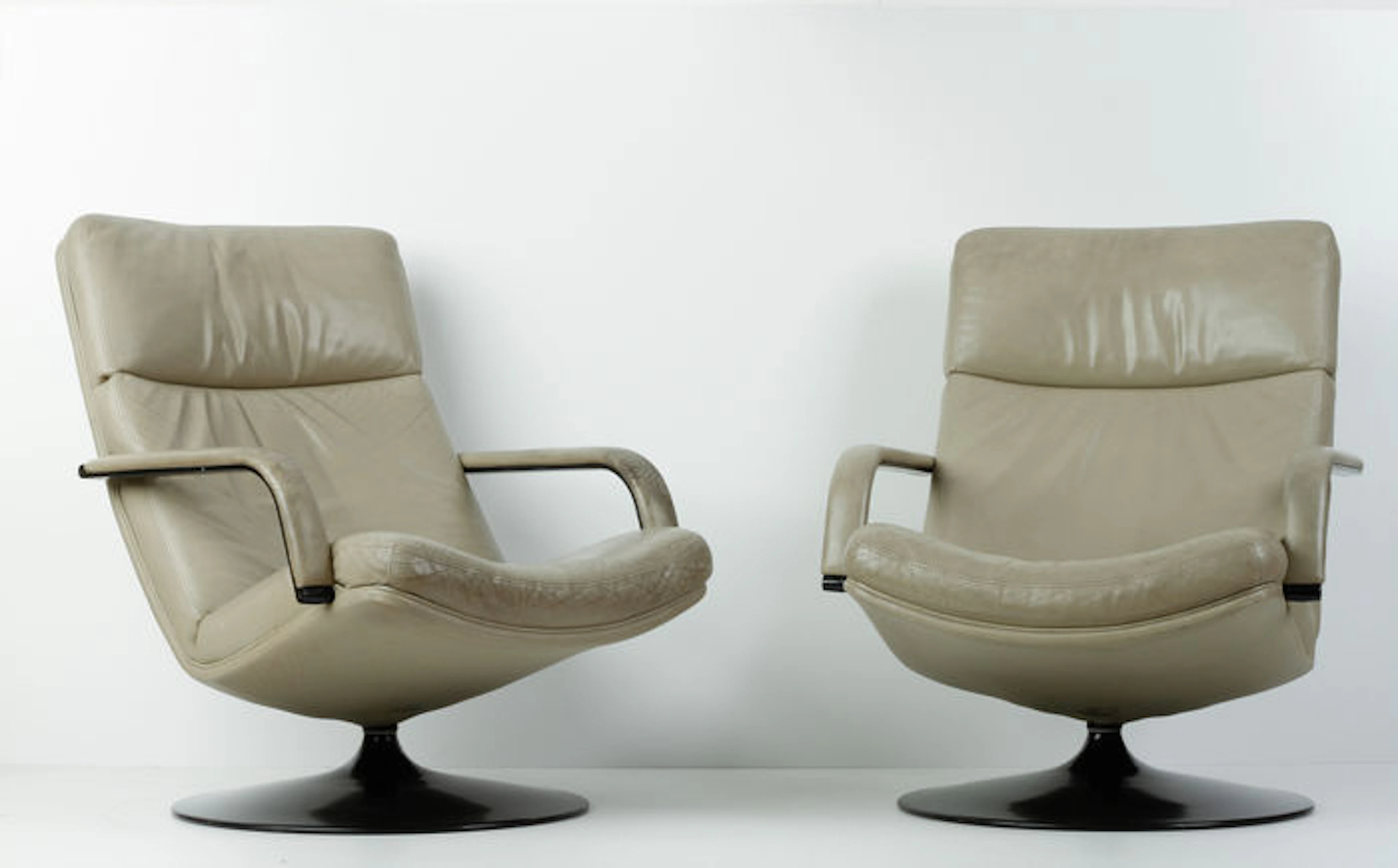 Geoffrey Harcourt voor Artifort - 2 leren fauteuils F142