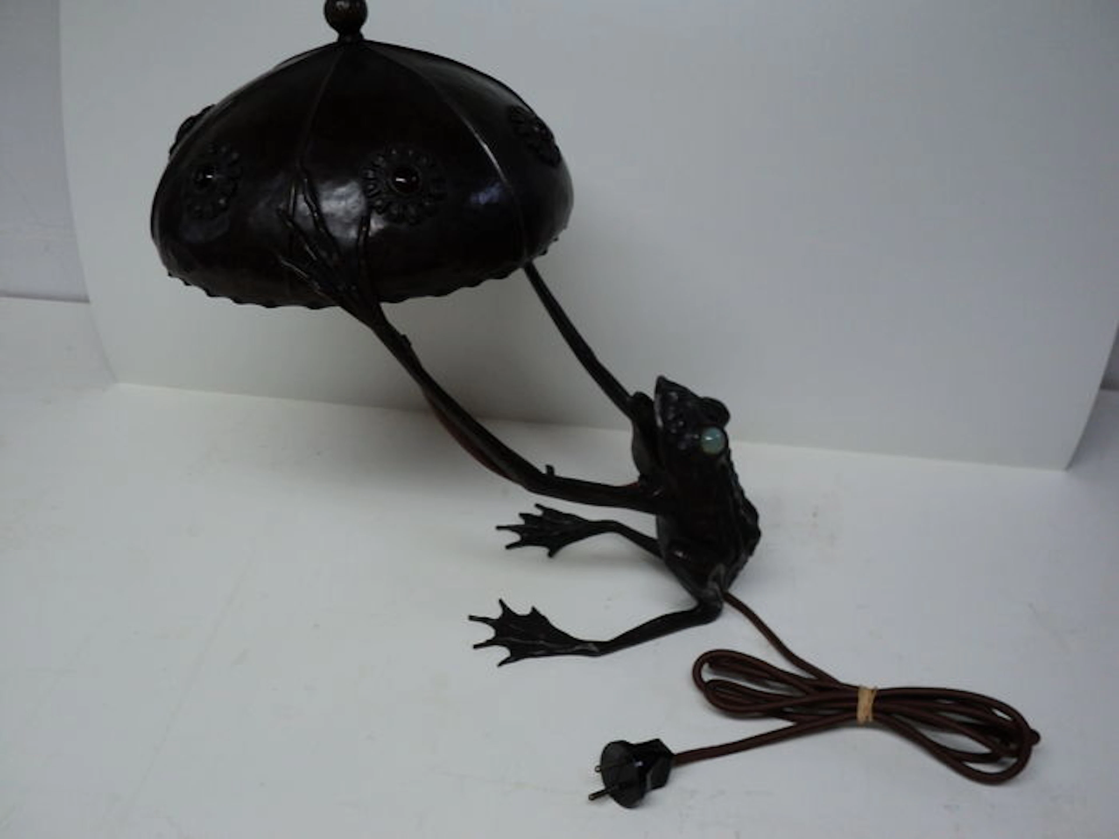 Bronze table lamp in the shape of a frog