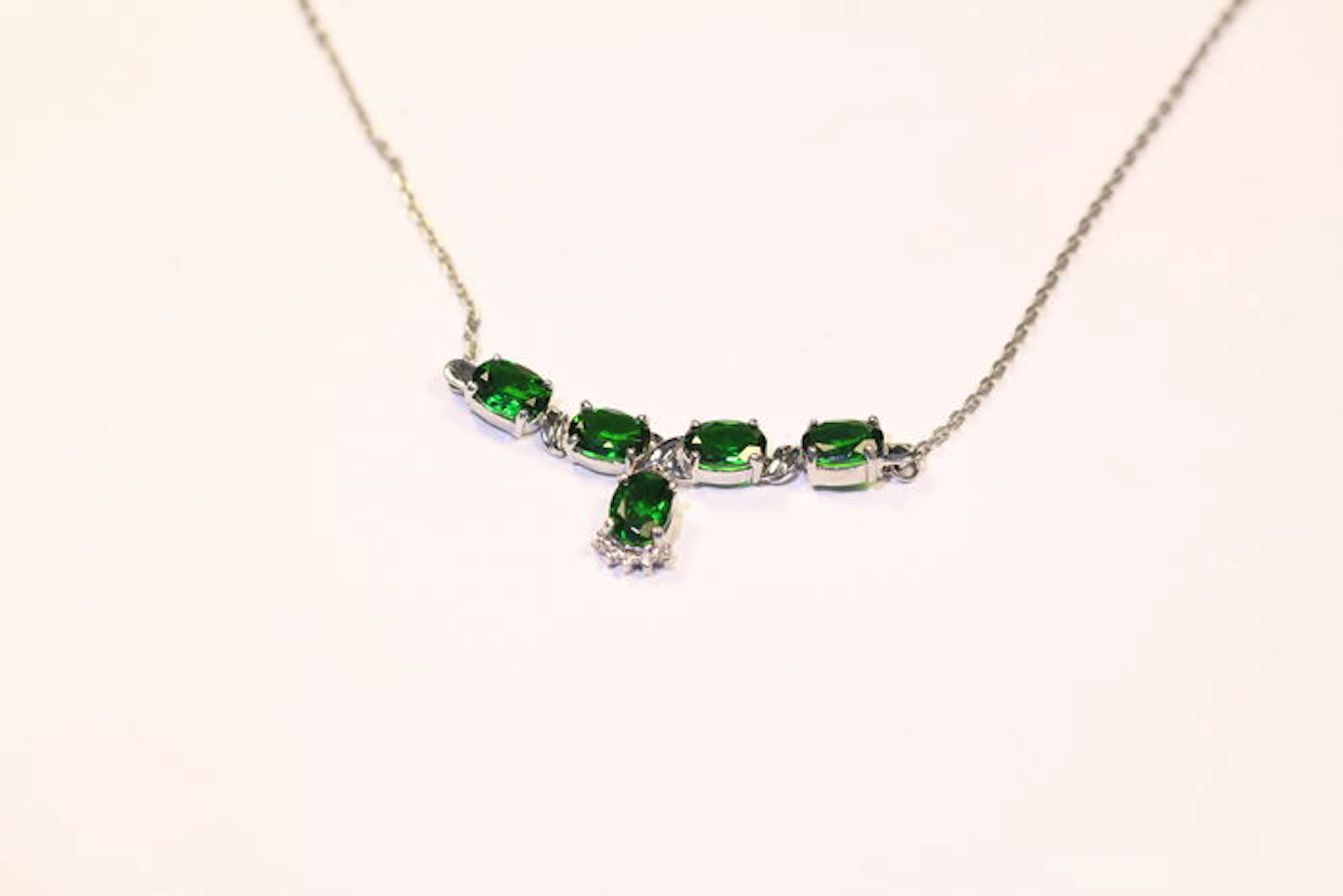 Very nice 925 silver necklace with zirconiums and moldavites.