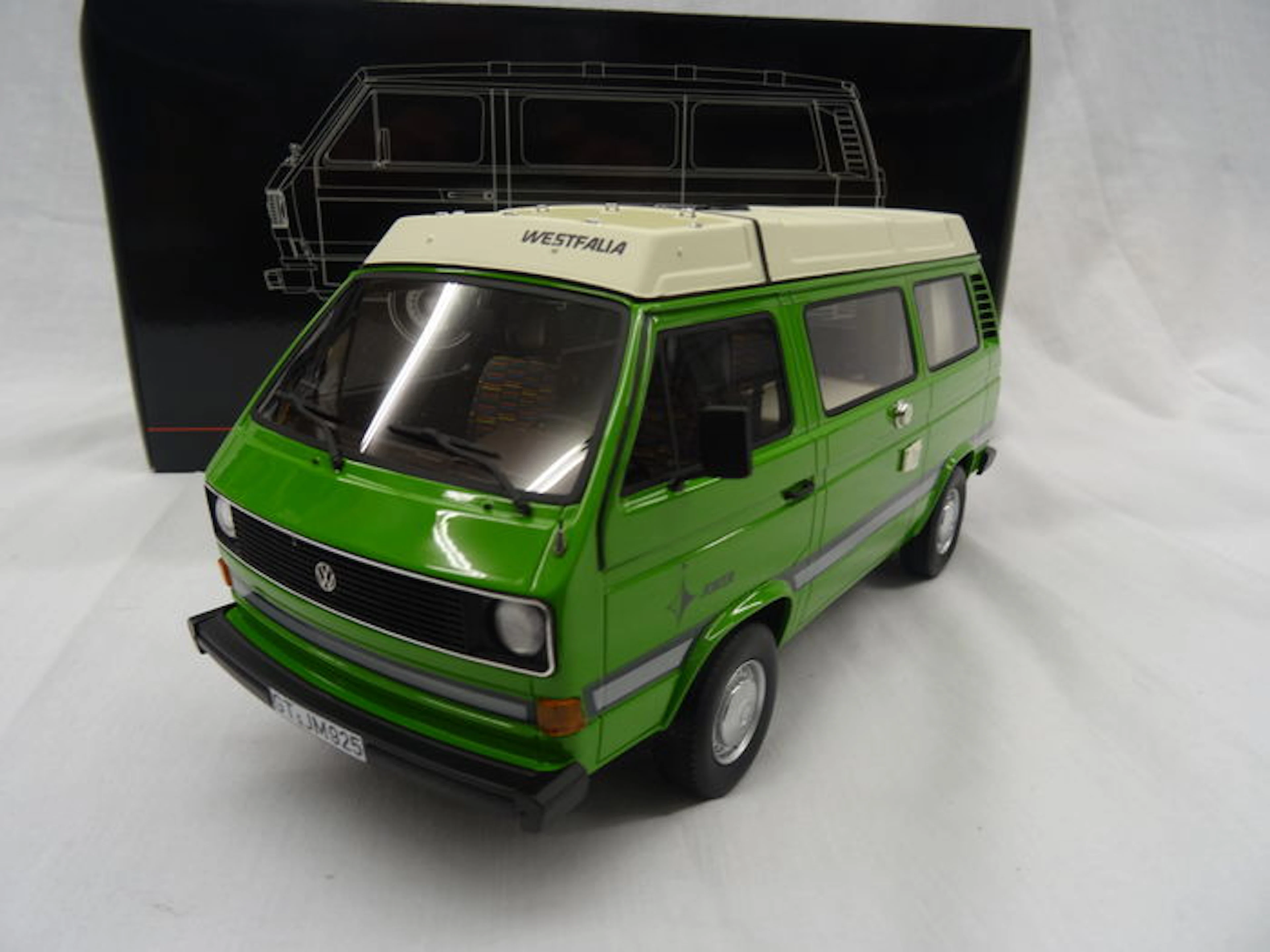 Premium Classixxs - Schaal 1/18 - Volkswagen Bus T3 Westfalia Joker - Kleur Liana Green