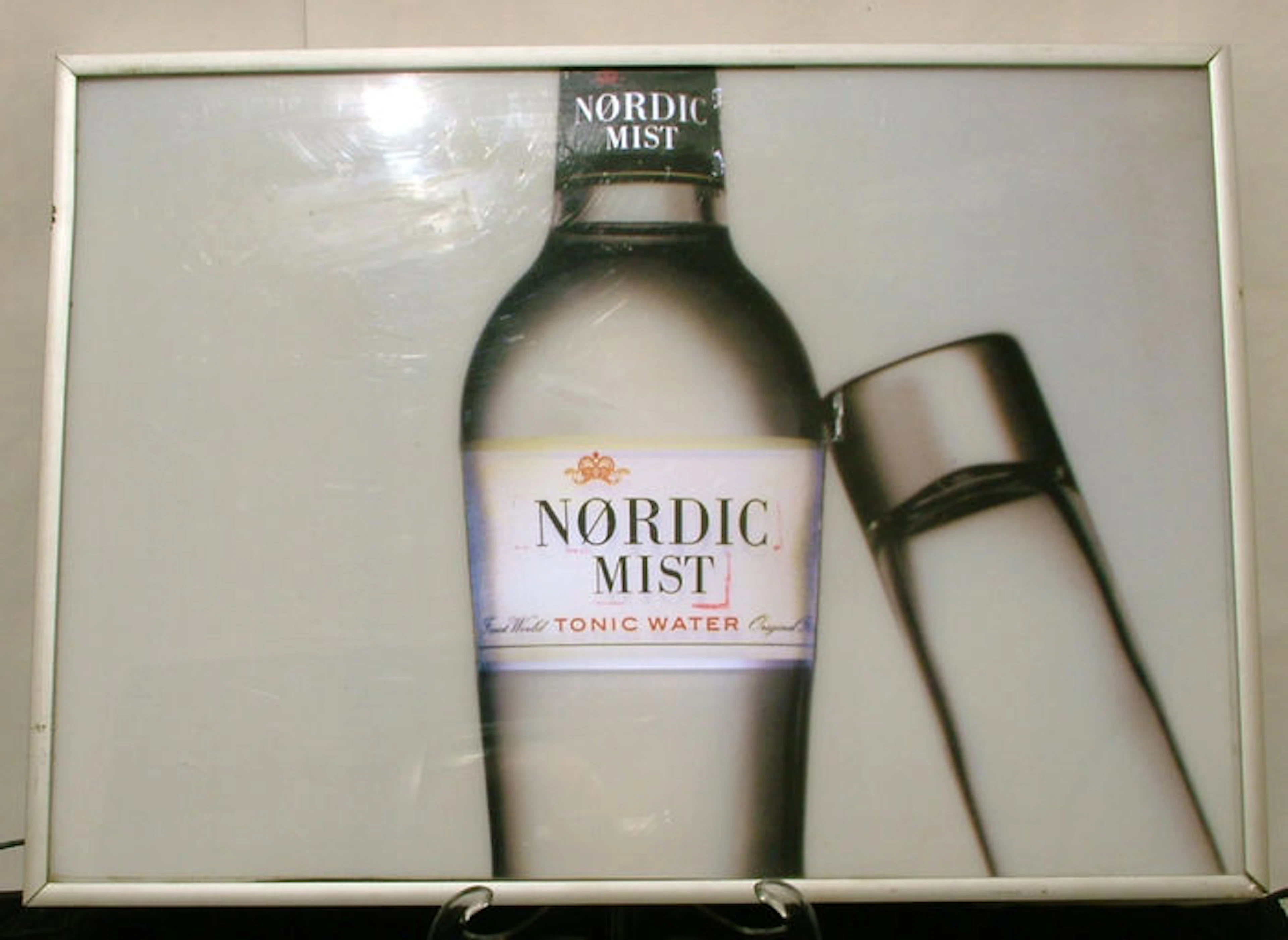 Cartel luminoso de tonic water Nordic Mist - finales del siglo XX