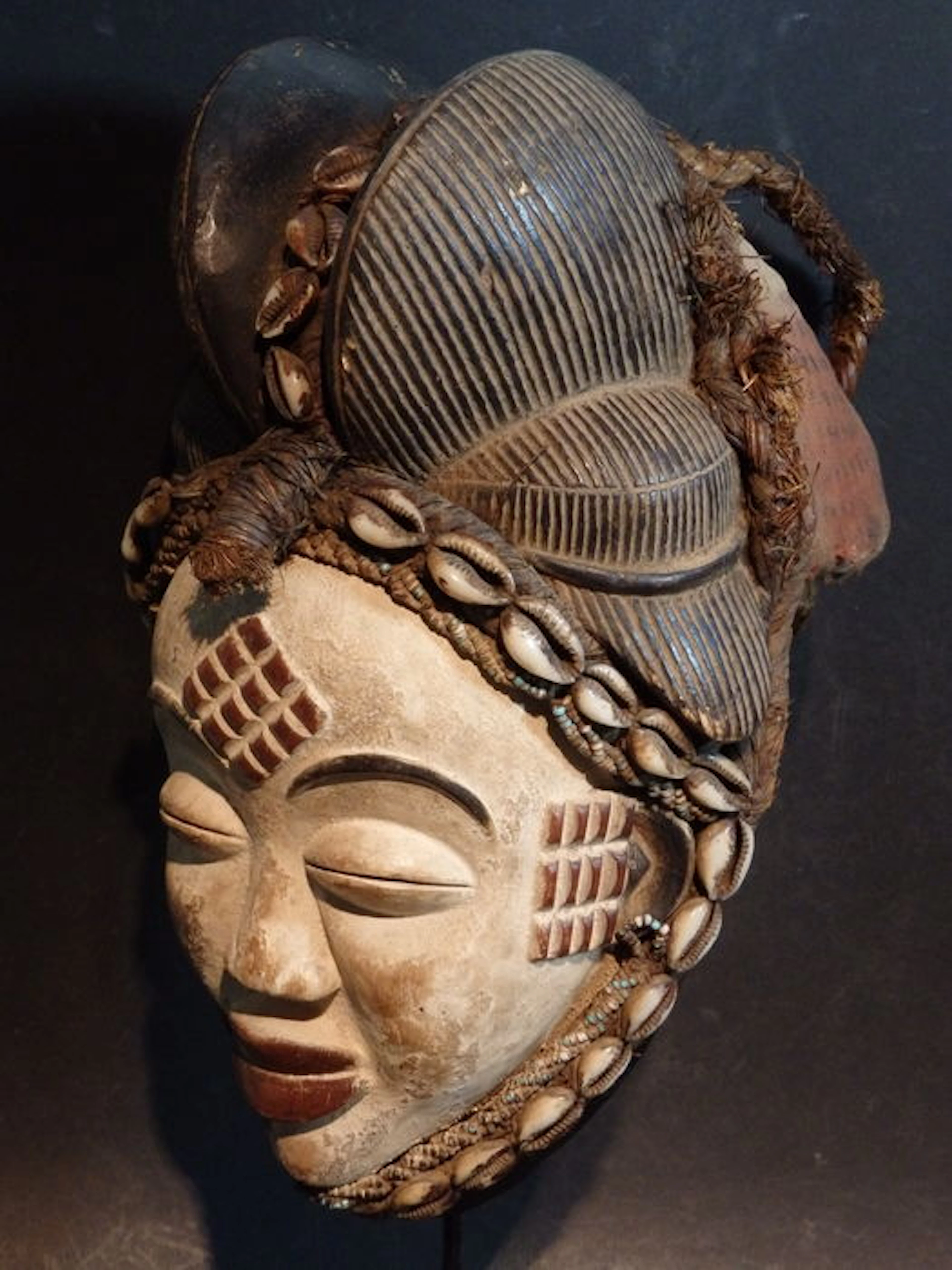 African Okuyi face mask - PUNU - Gabon