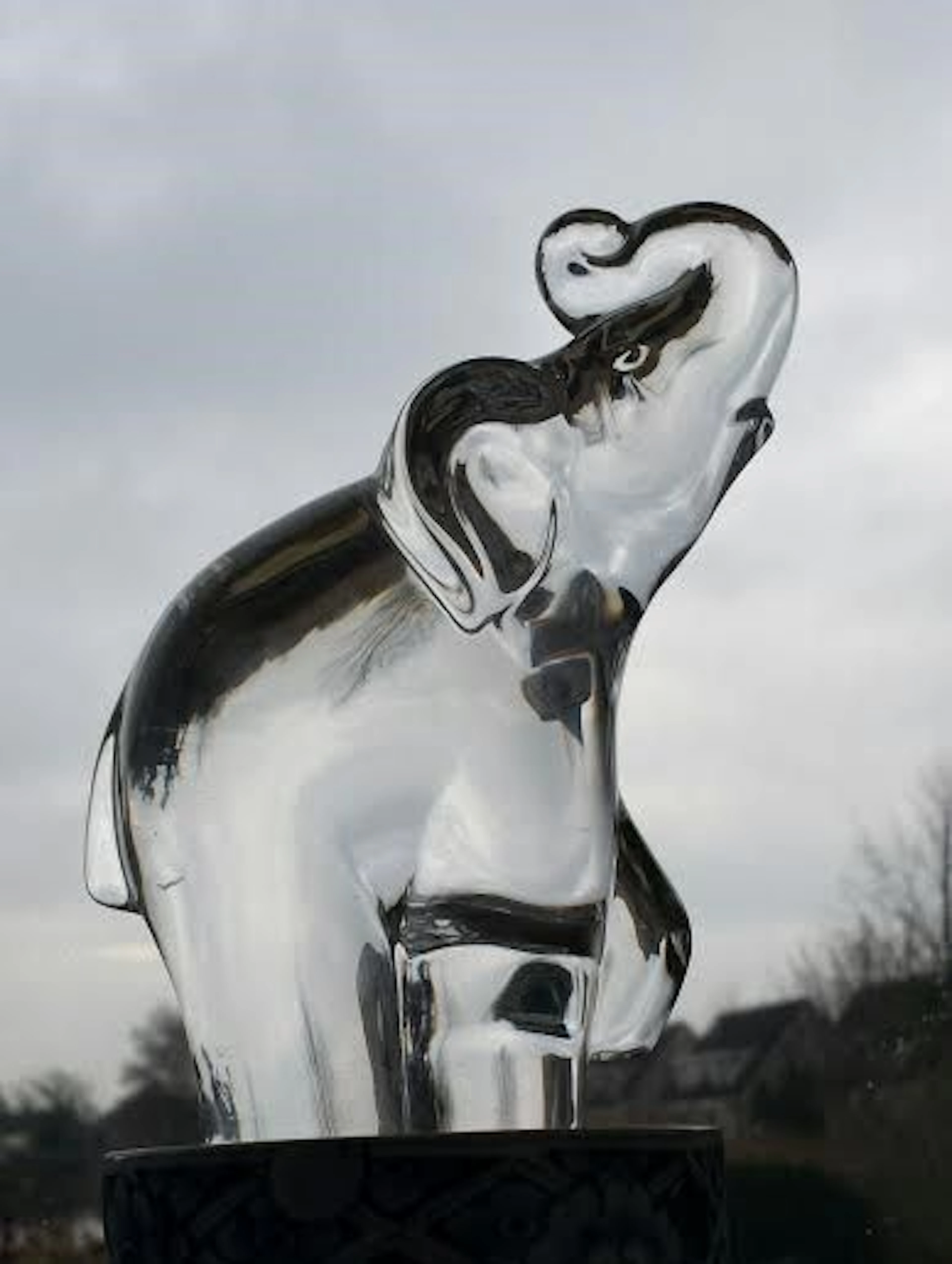 Katherine de Sousa, Val St. Lambert - Olifant van glas
