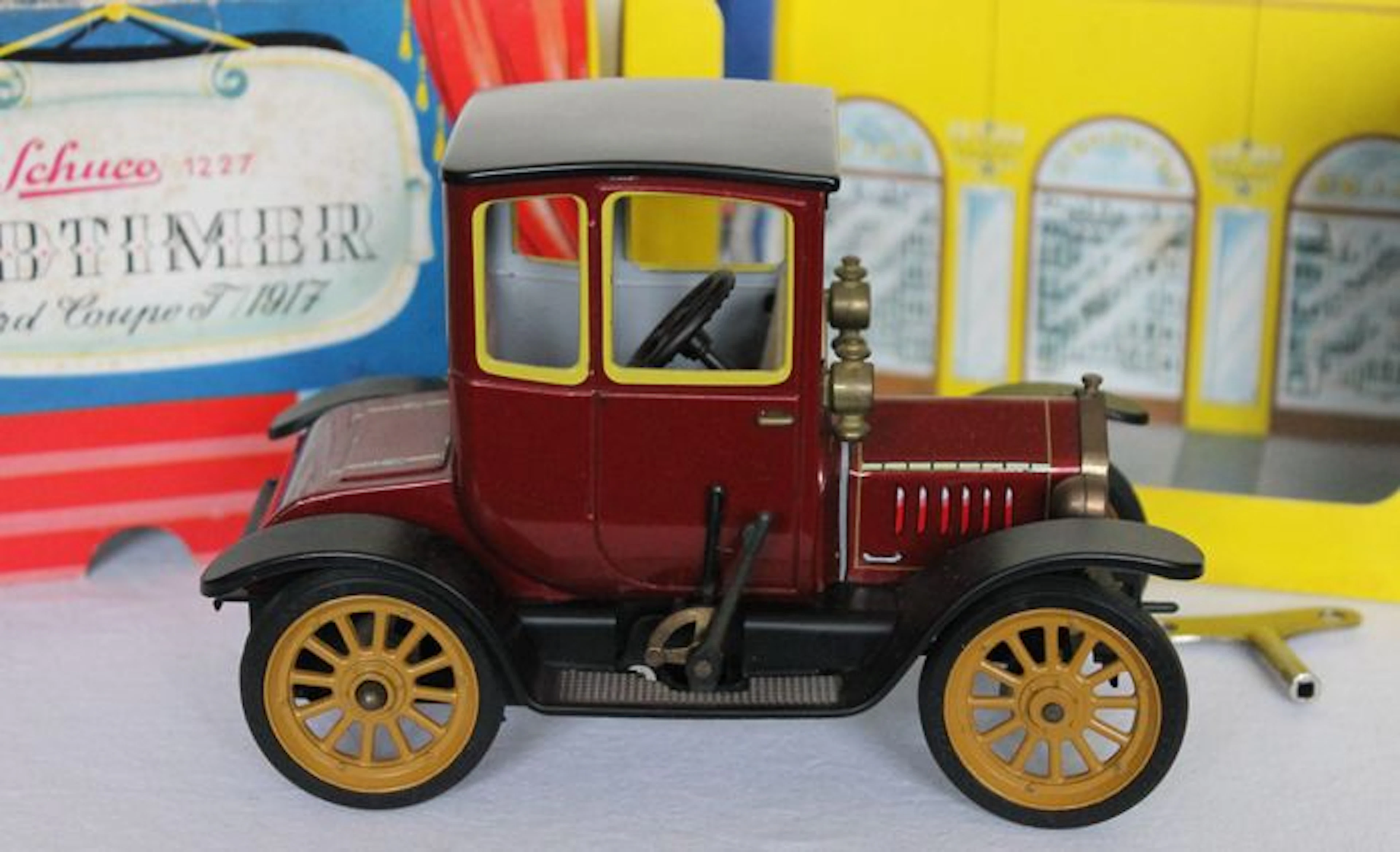 Schuco, Western Germany - Lengte 17 cm - Blikken Oldtimer Ford Coupe T-model 1917No.1227 replica met uurwerkmotor, jaren 80