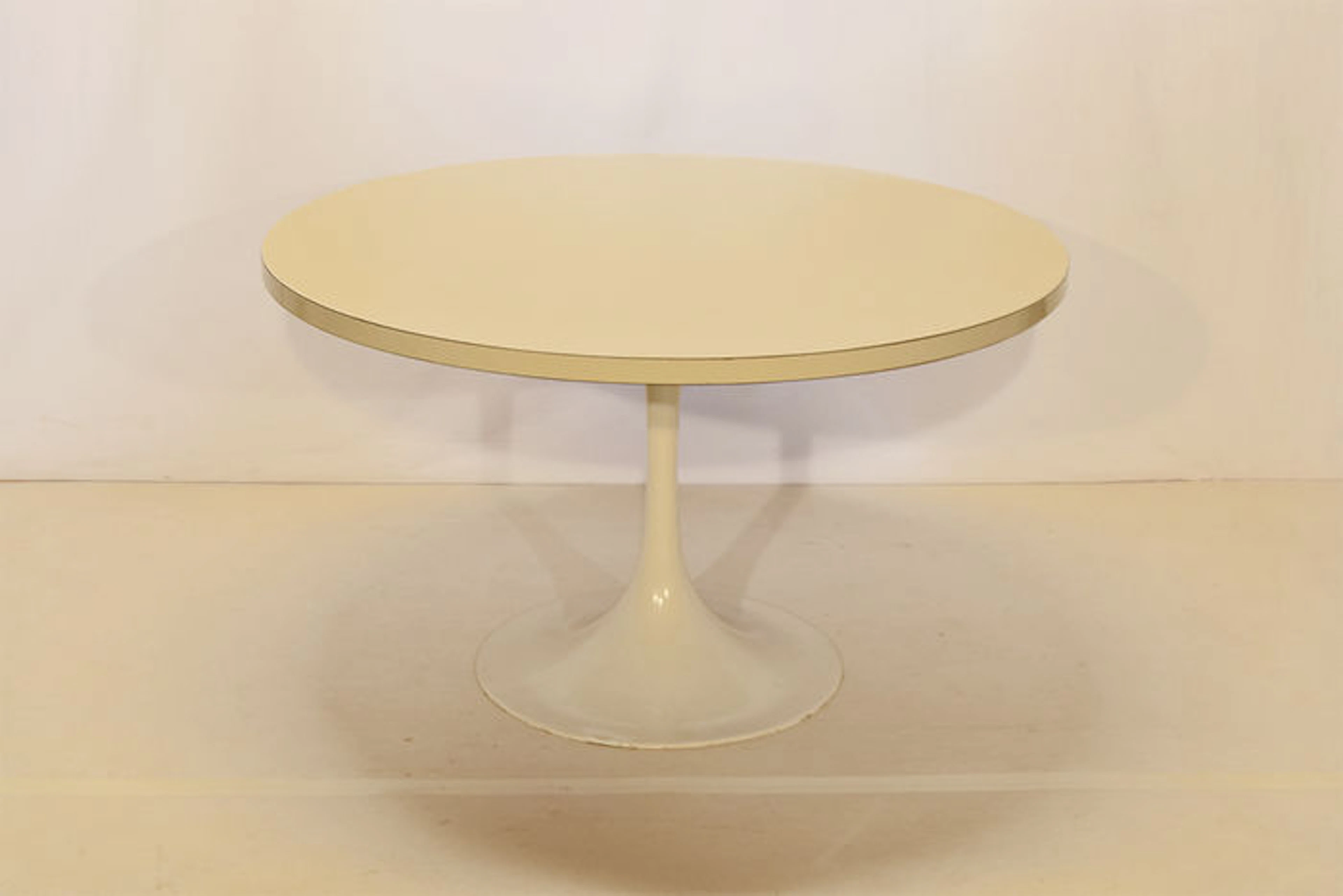 Space Age tulip table Pastoe - Round dining table