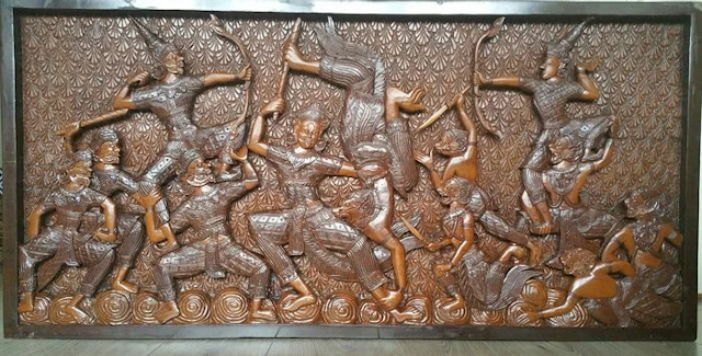Houtsnijwerk Ramakien salontafel - Thailand - midden 20e eeuw