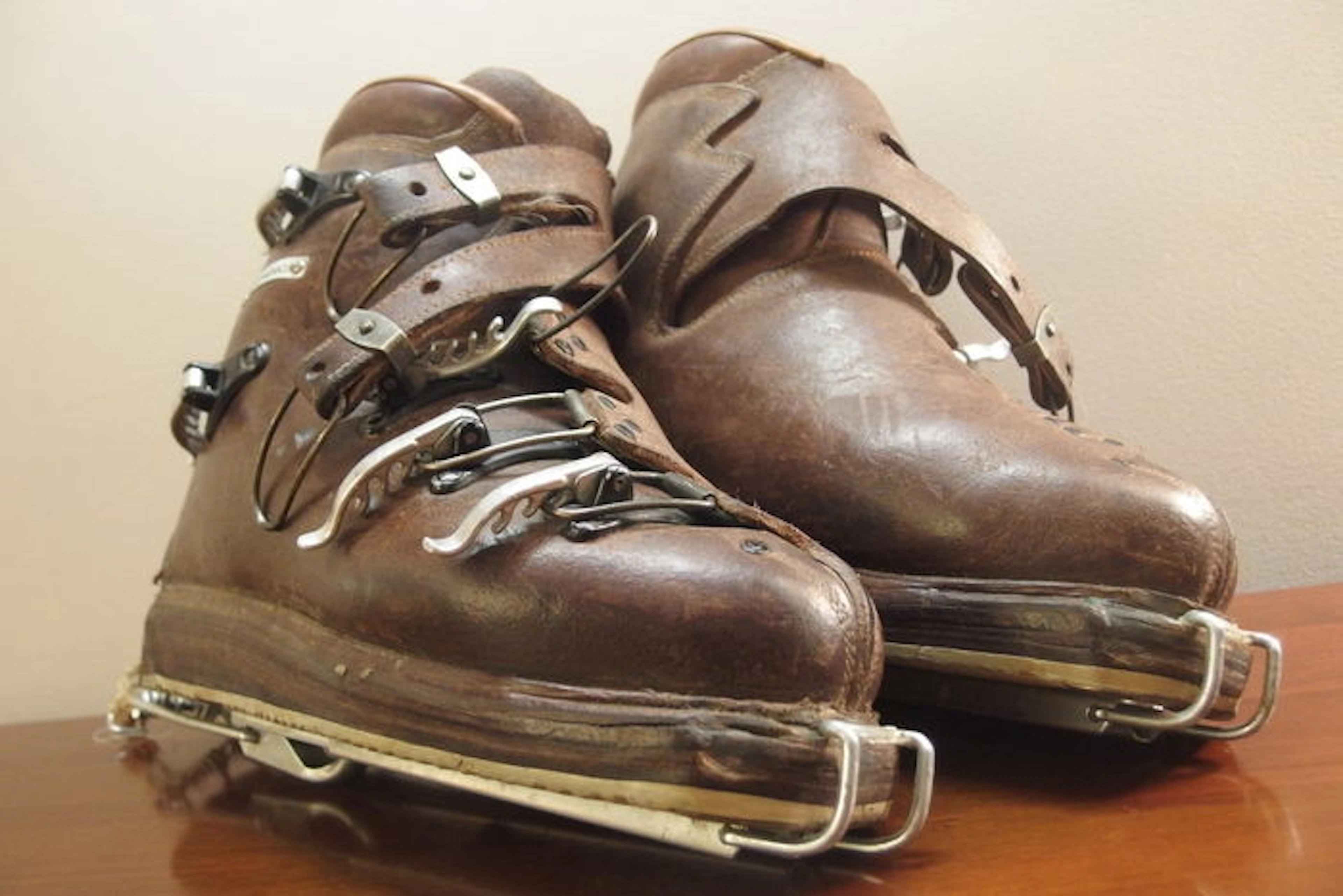 Nordica aire de chaussures de ski vintage en cuir