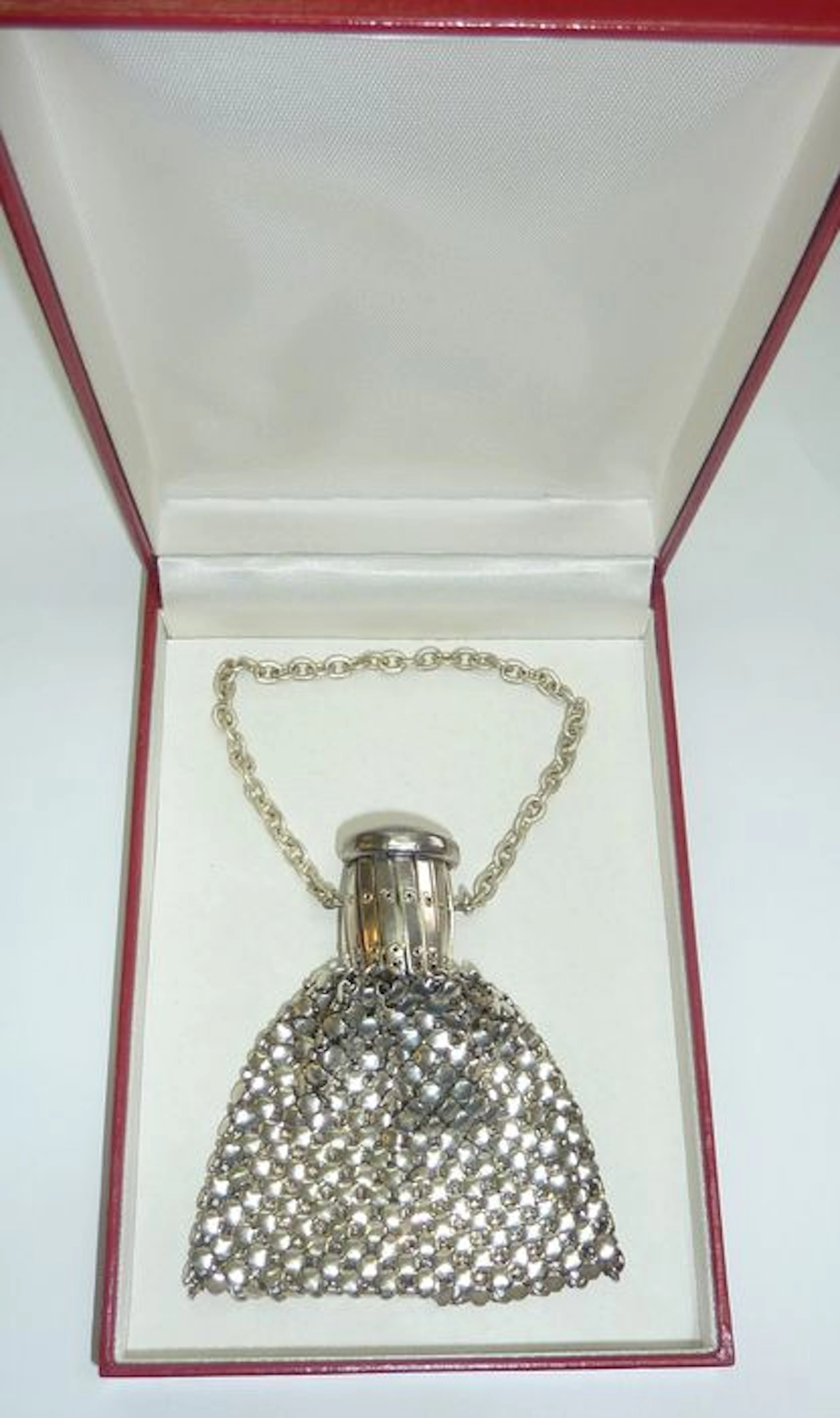 Antigua limosnera, bolso de malla metálica de mano.