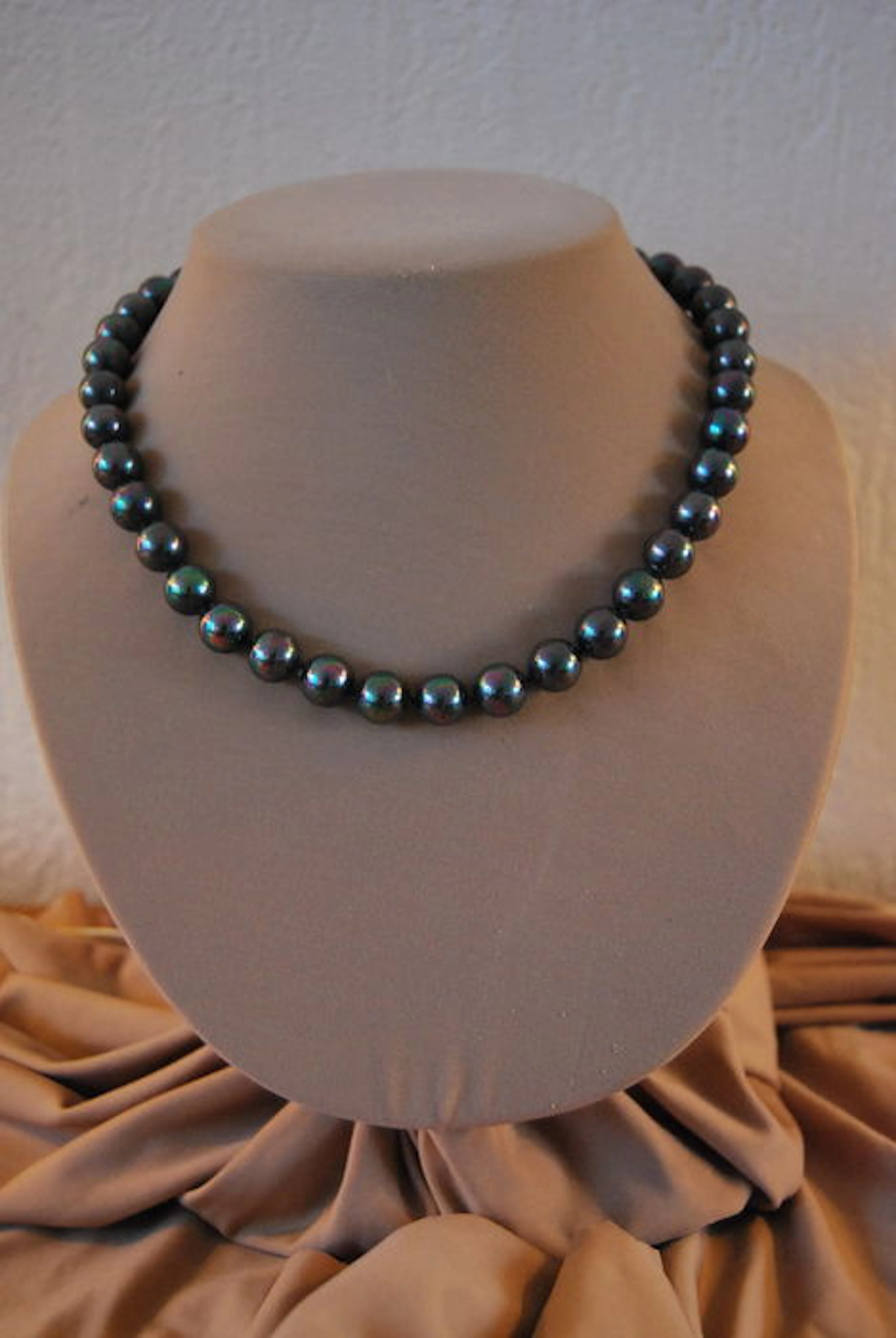 Grey pearl necklace