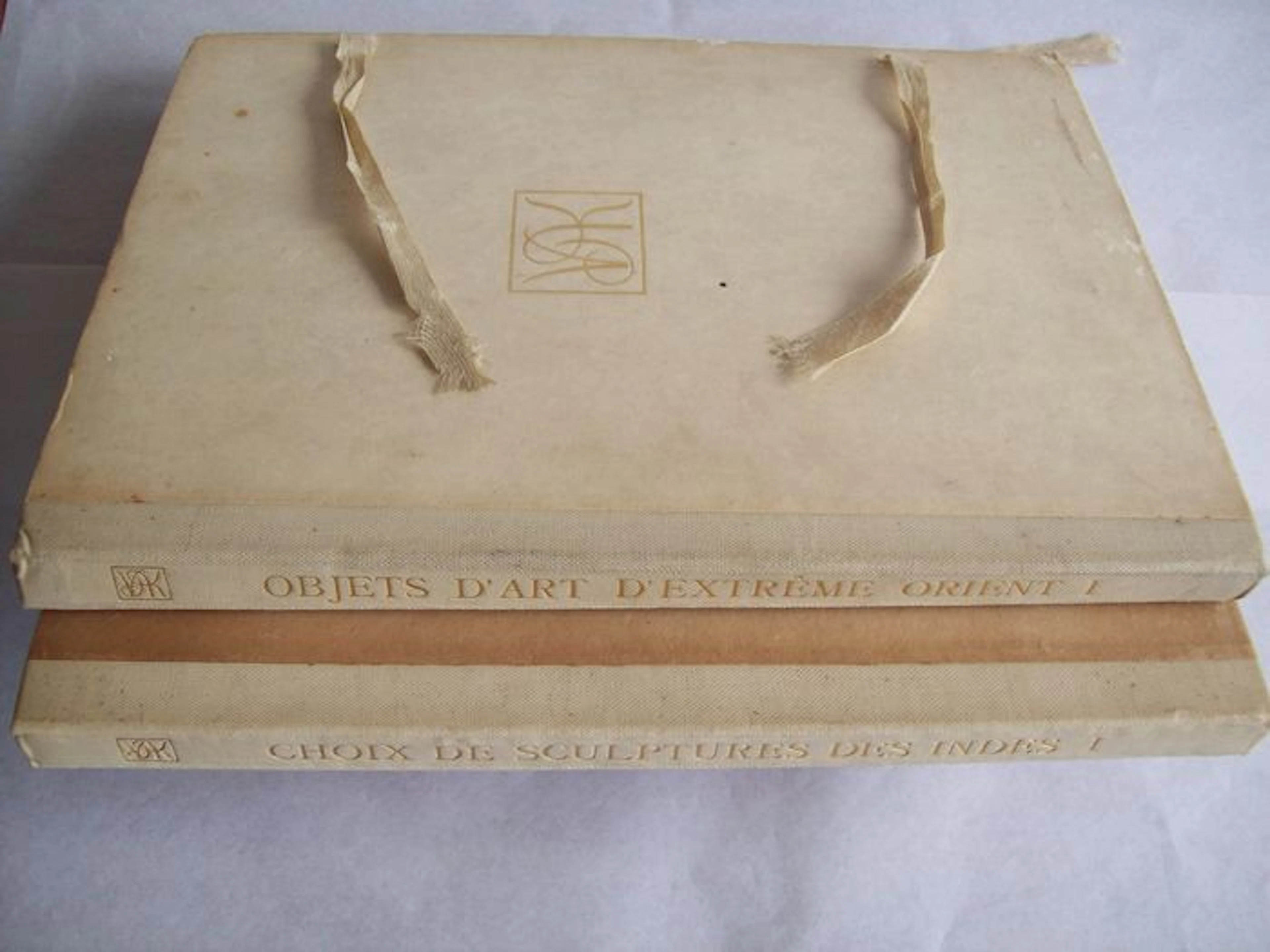 Two portfolios; Asian Art in Dutch possession - 1920-1923