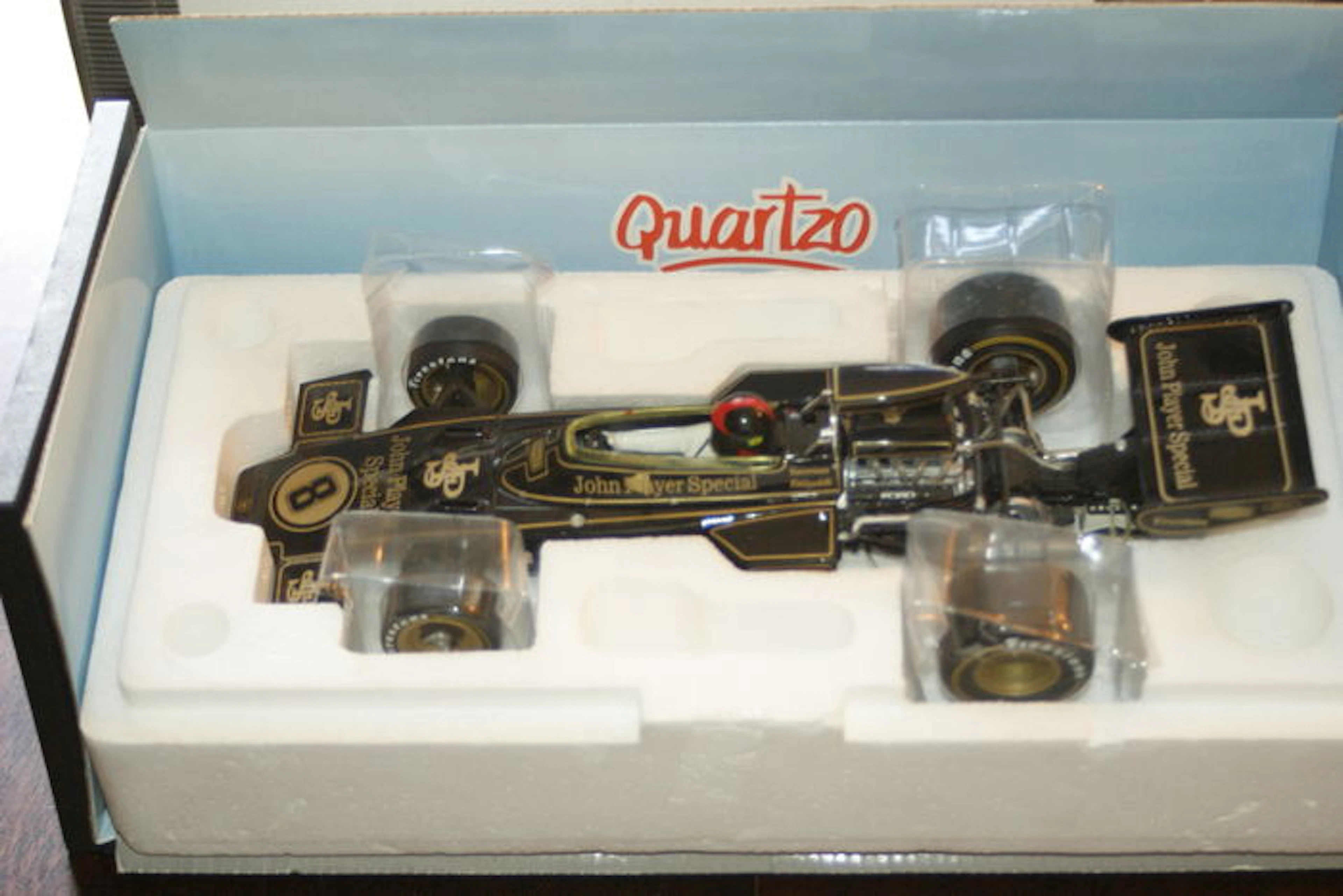 Quartzo - Schaal 1/18 - Lotus 72D JPS F1 1972 British GP Winner