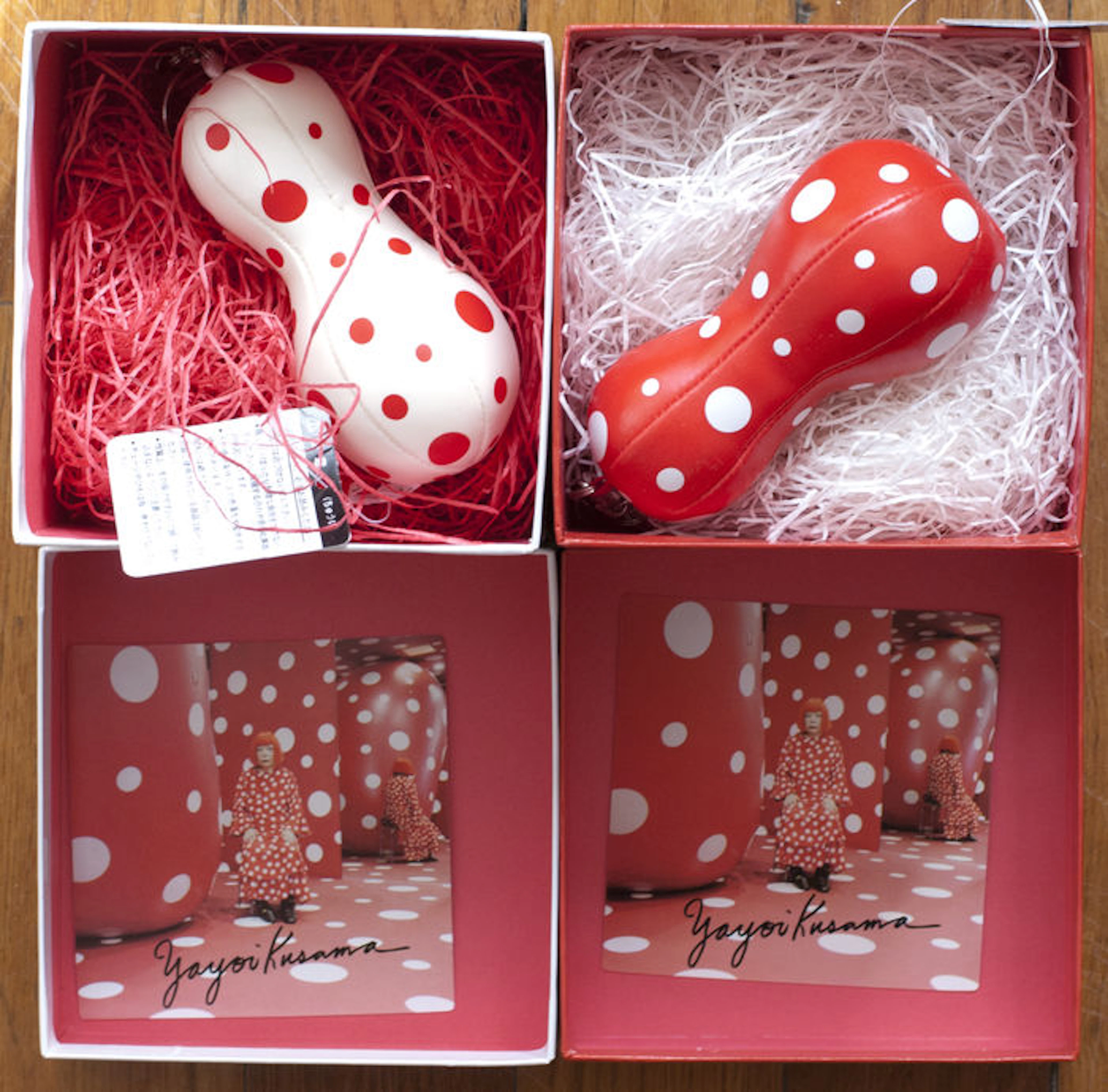Yayoi Kusama - 2 Balloons Mascot (red & white)