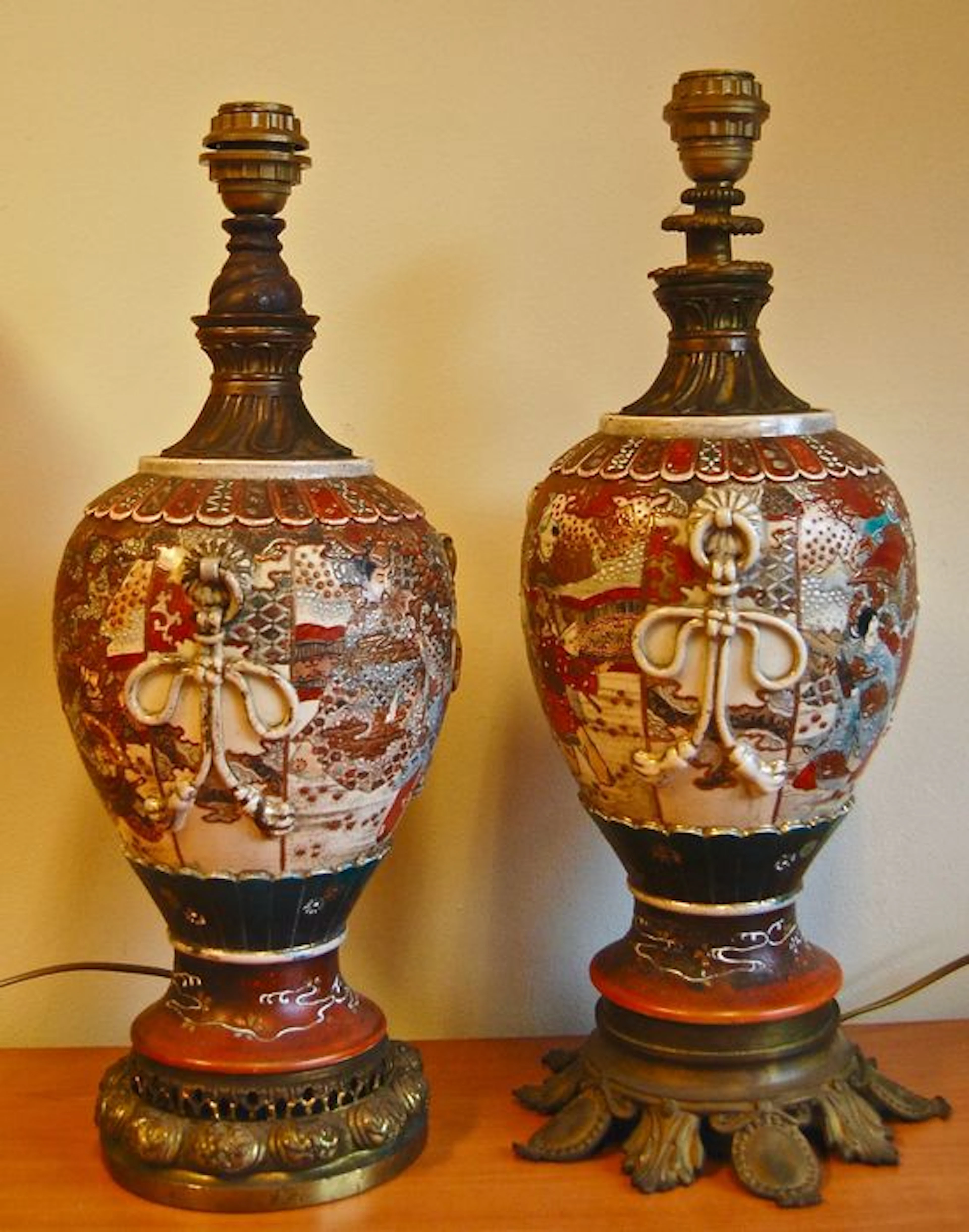 Twee grote Polychrome satsuma stijl lampvoeten - China - Tweede helft 20e eeuw