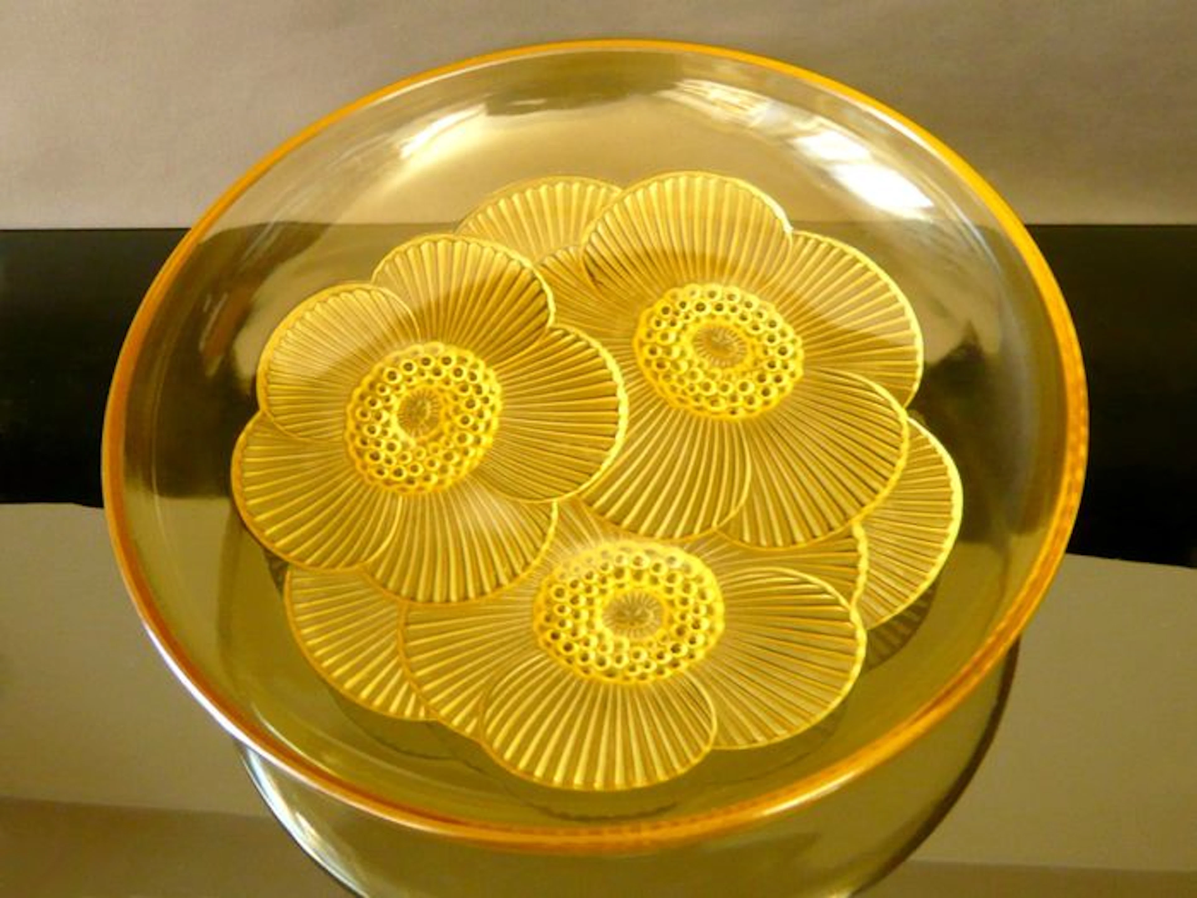 A. Verlys - Art Deco Fruit Bowl - Anemones decor