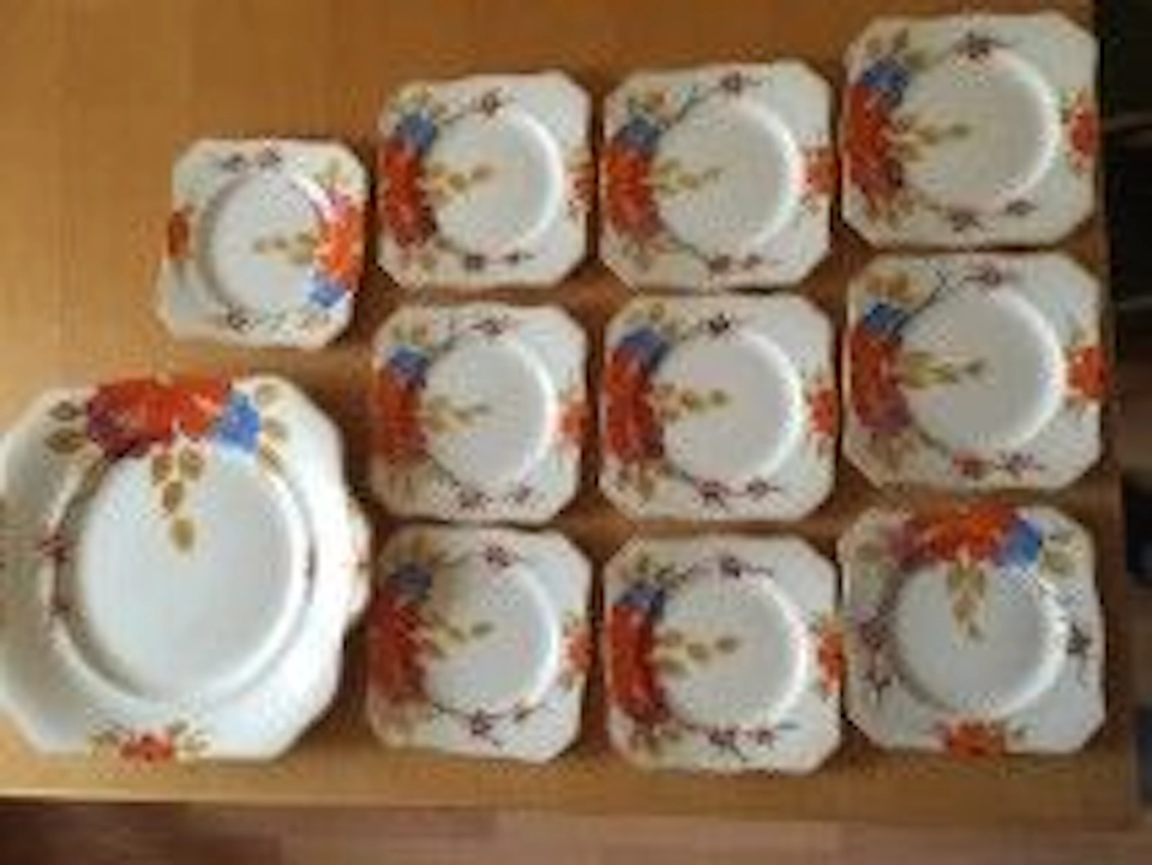 Handgeschilderde bonbonset van Soho Pottery ( petit four stel, Solian Ware)