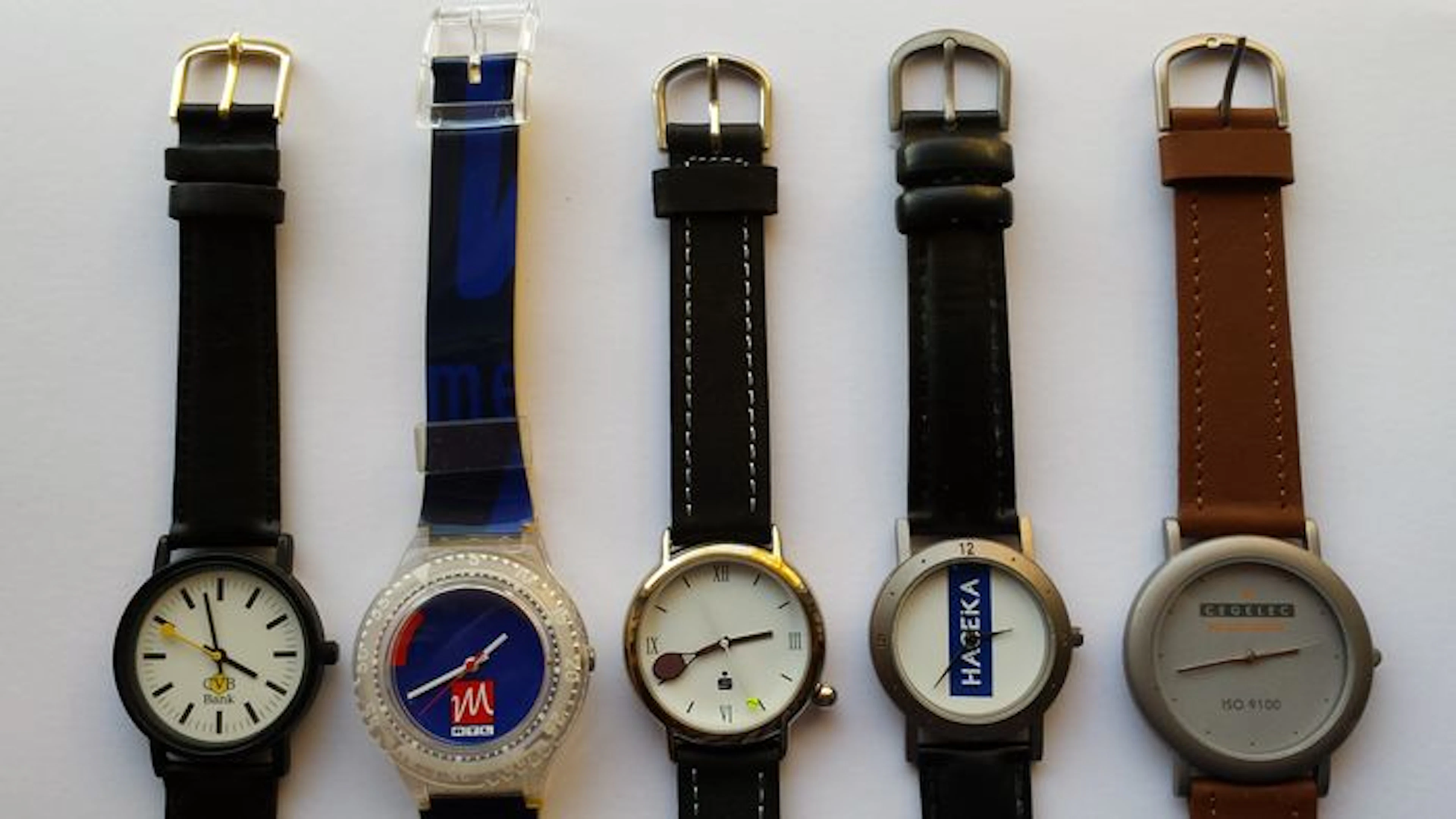 Lot of 50 different advertising watches.
