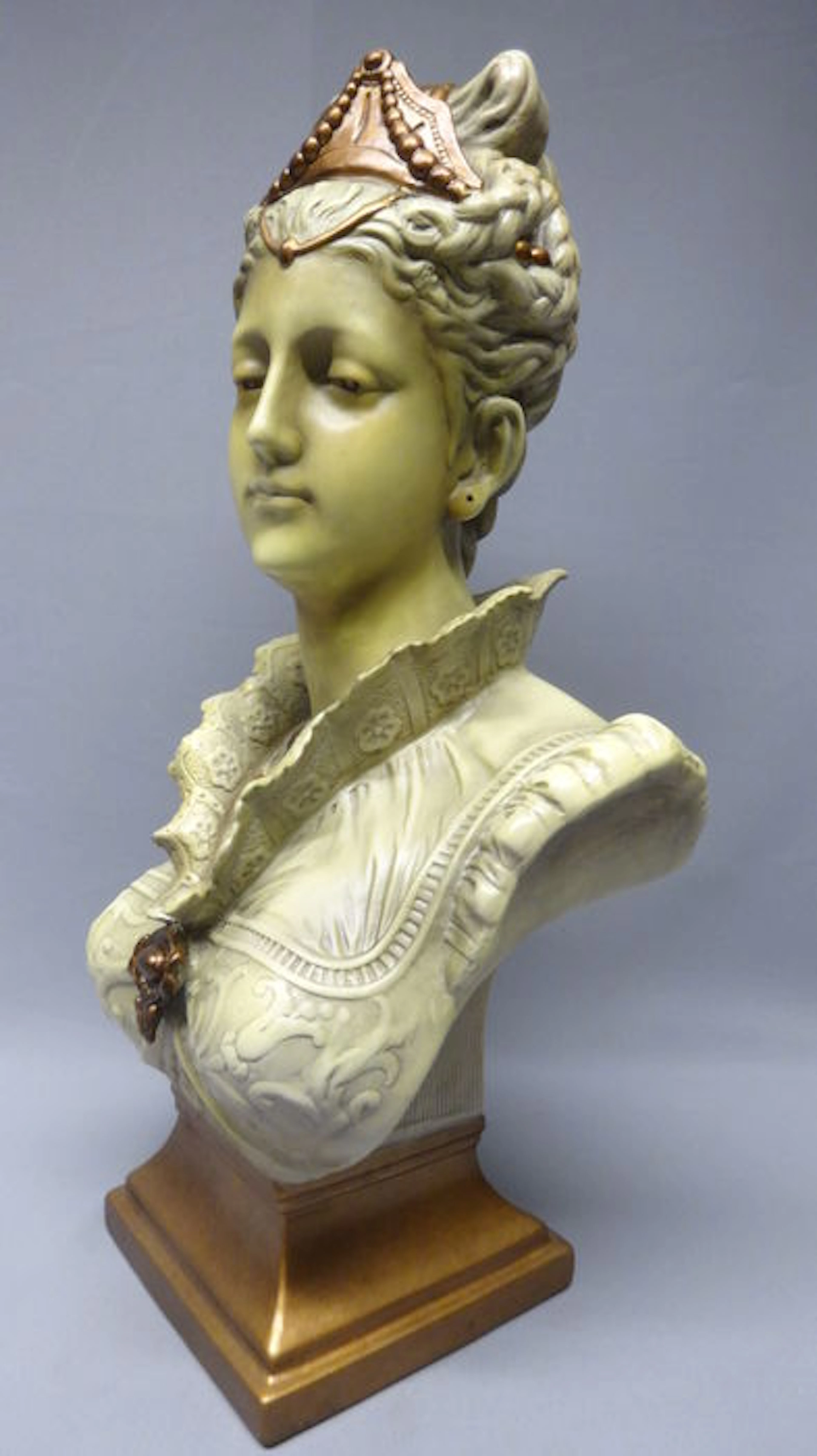 Bust Lady - 21th century