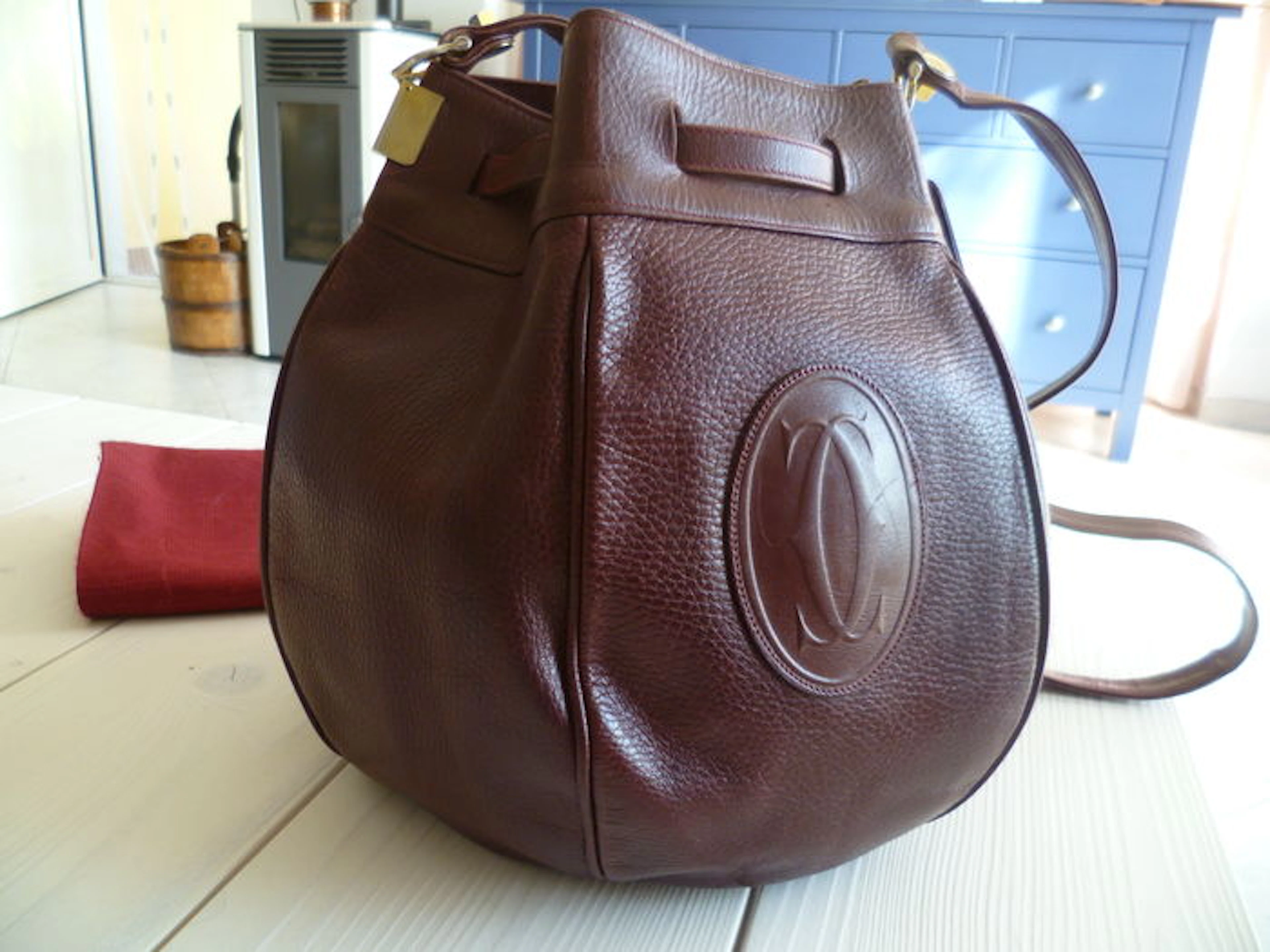 Lot: Cartier- borsa tracolla + Cartier - Foulard