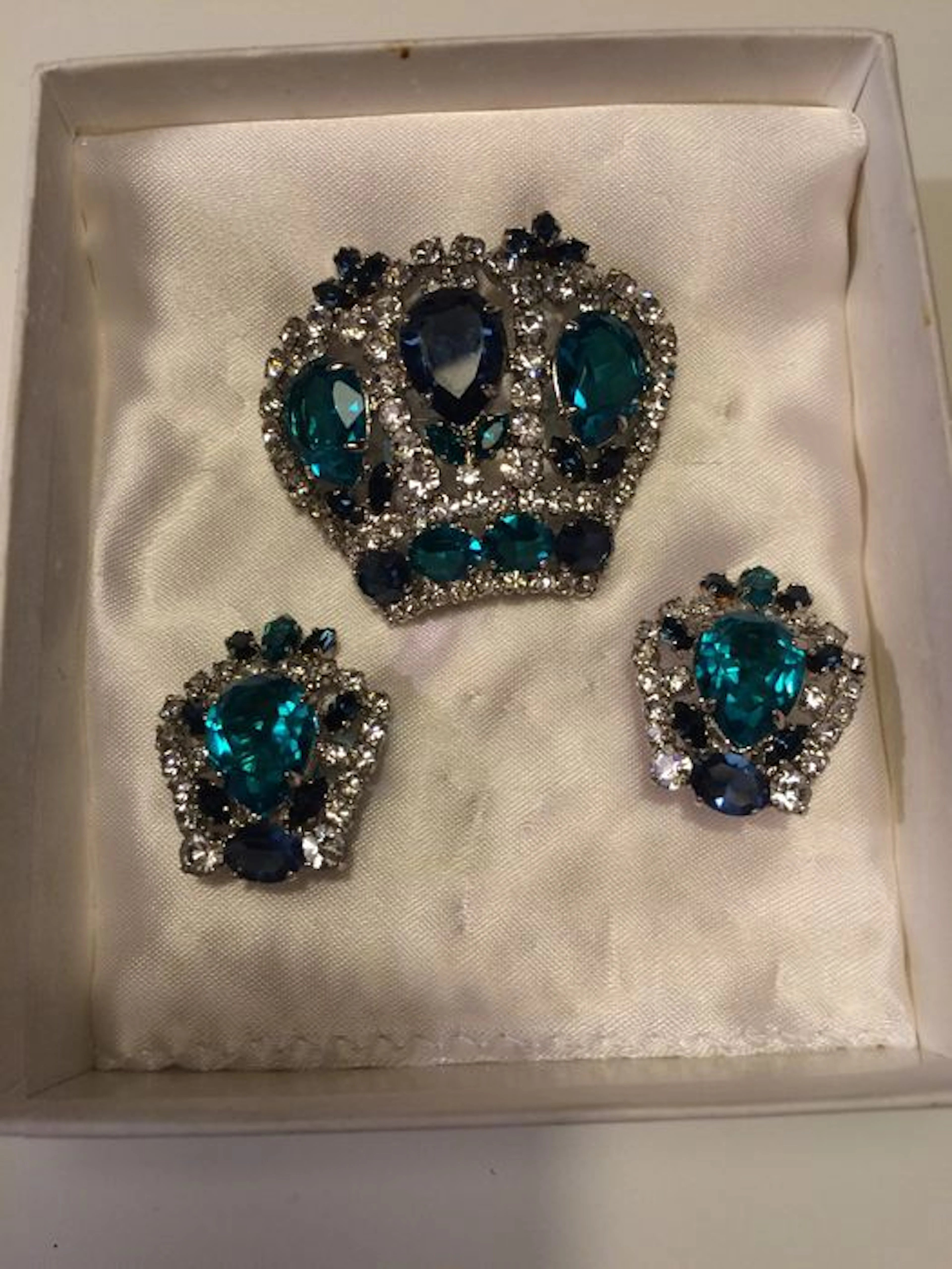Christian Dior - Metà-Parure Grande Spilla e Orecchini