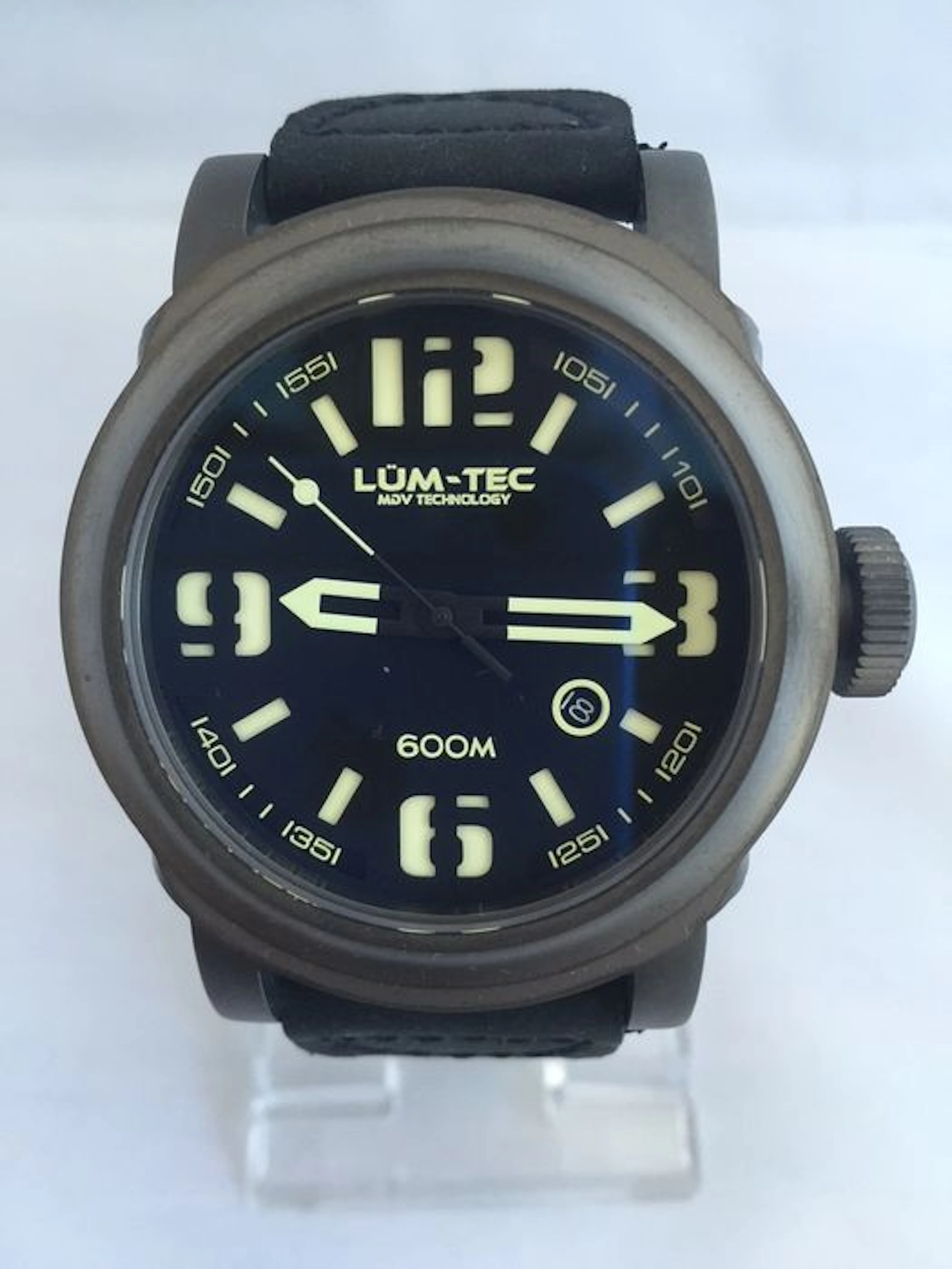 Lüm-Tec Abyss 600M-1 -- wristwatch -- 2013