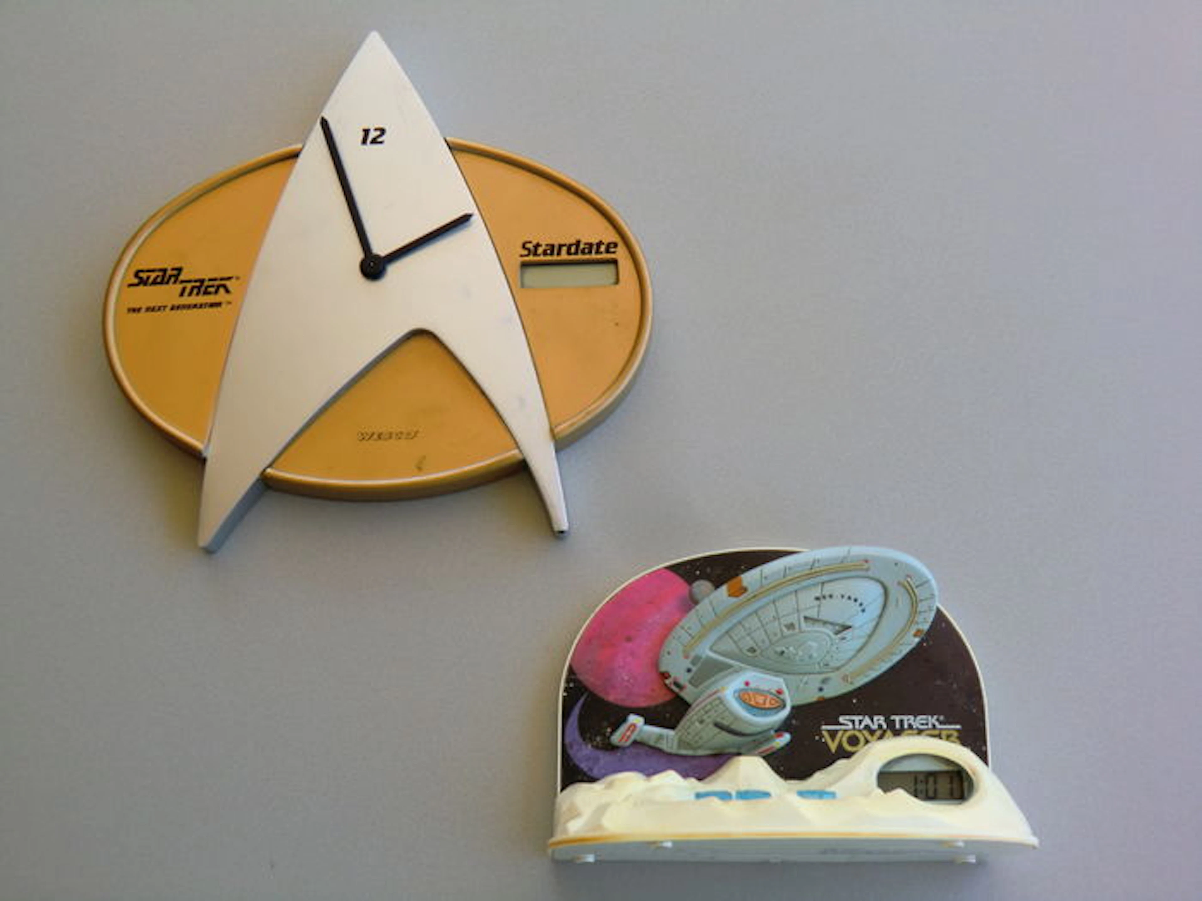 Star Trek - Wesco - Original Star Trek The Next Generation clock + Star Trek Voyager Kathryn Janeway talking alarm clock