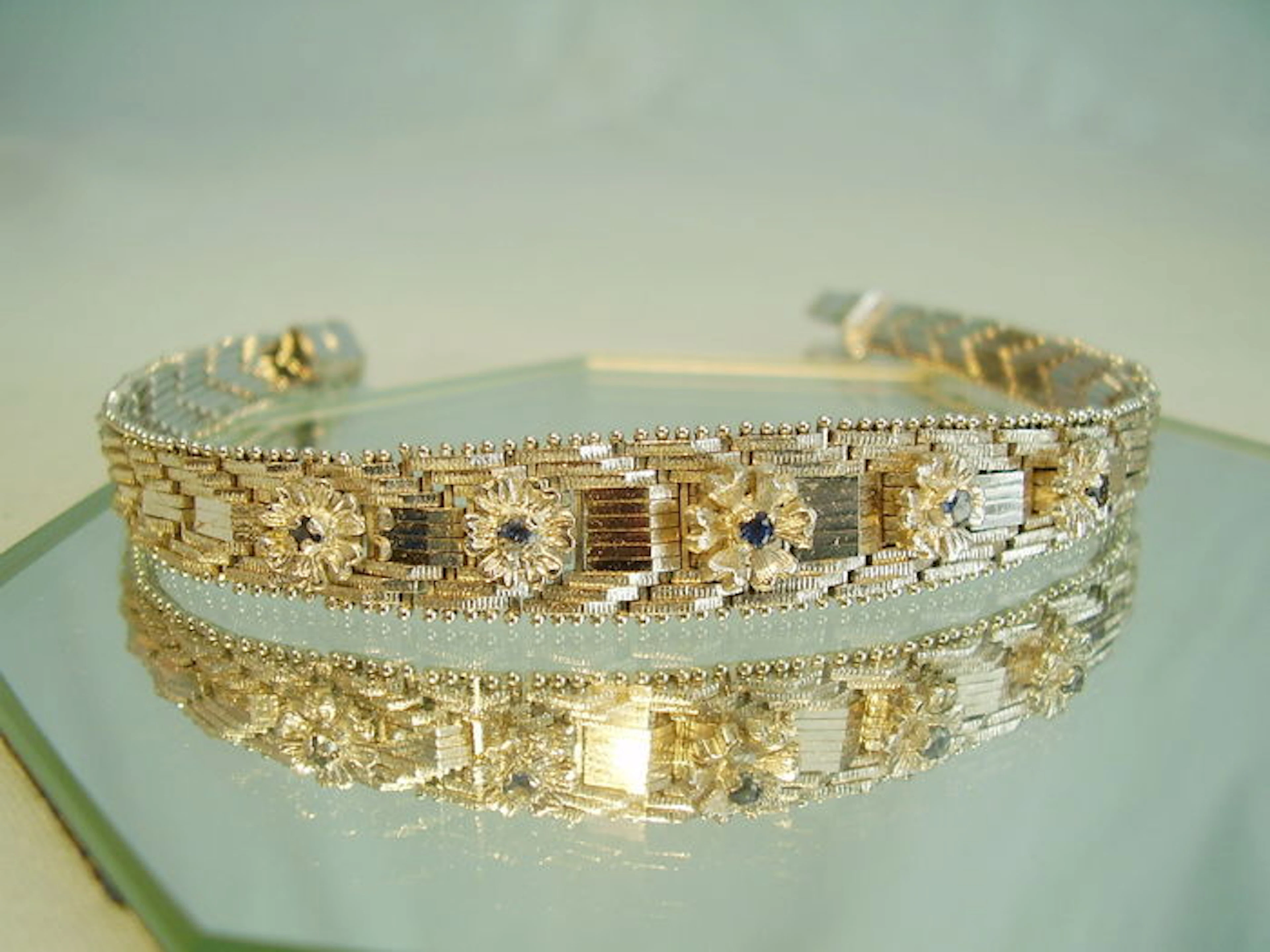 Art Deco bracelet with blue sapphires