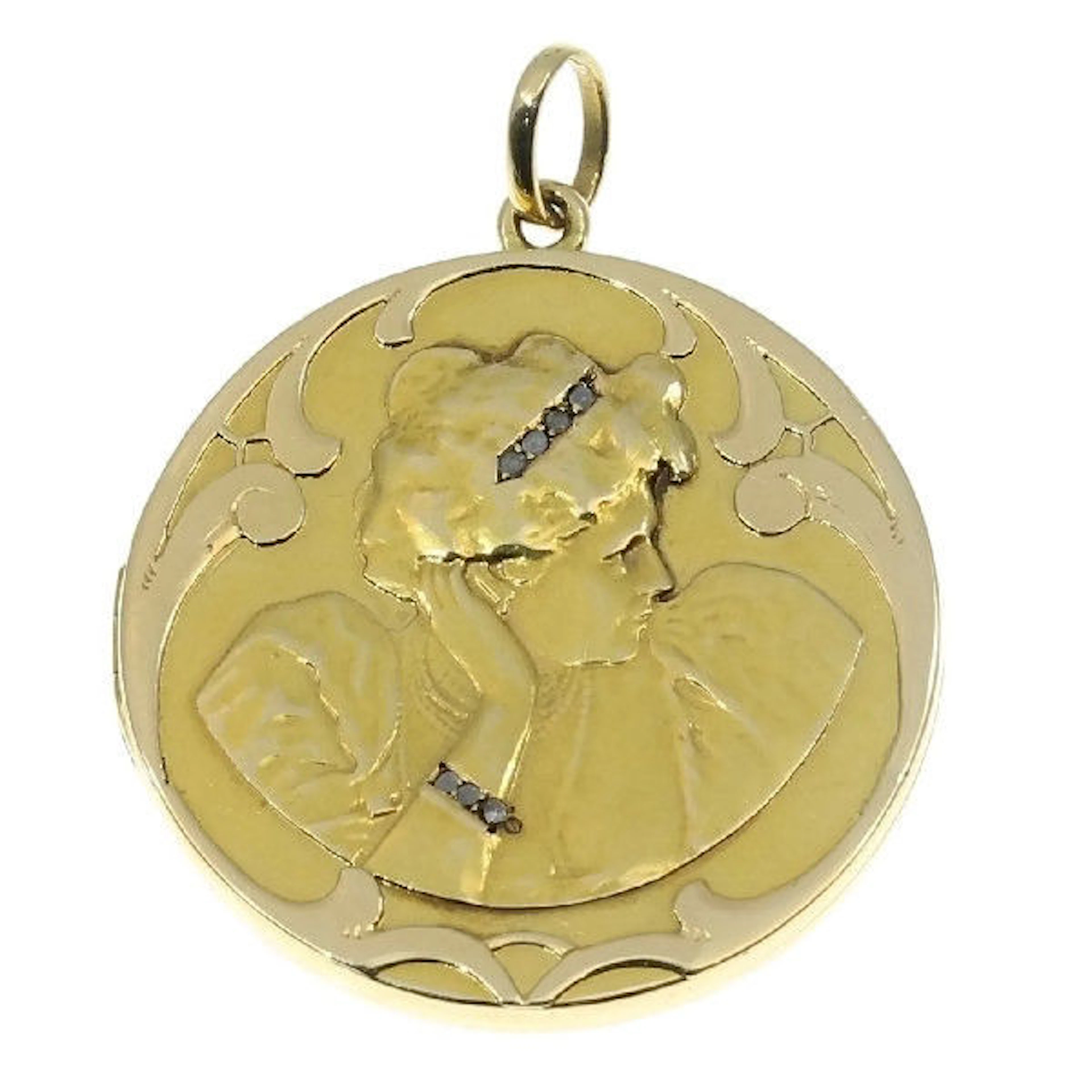 Yellow gold Art Nouveau medallion with diamonds – 1895