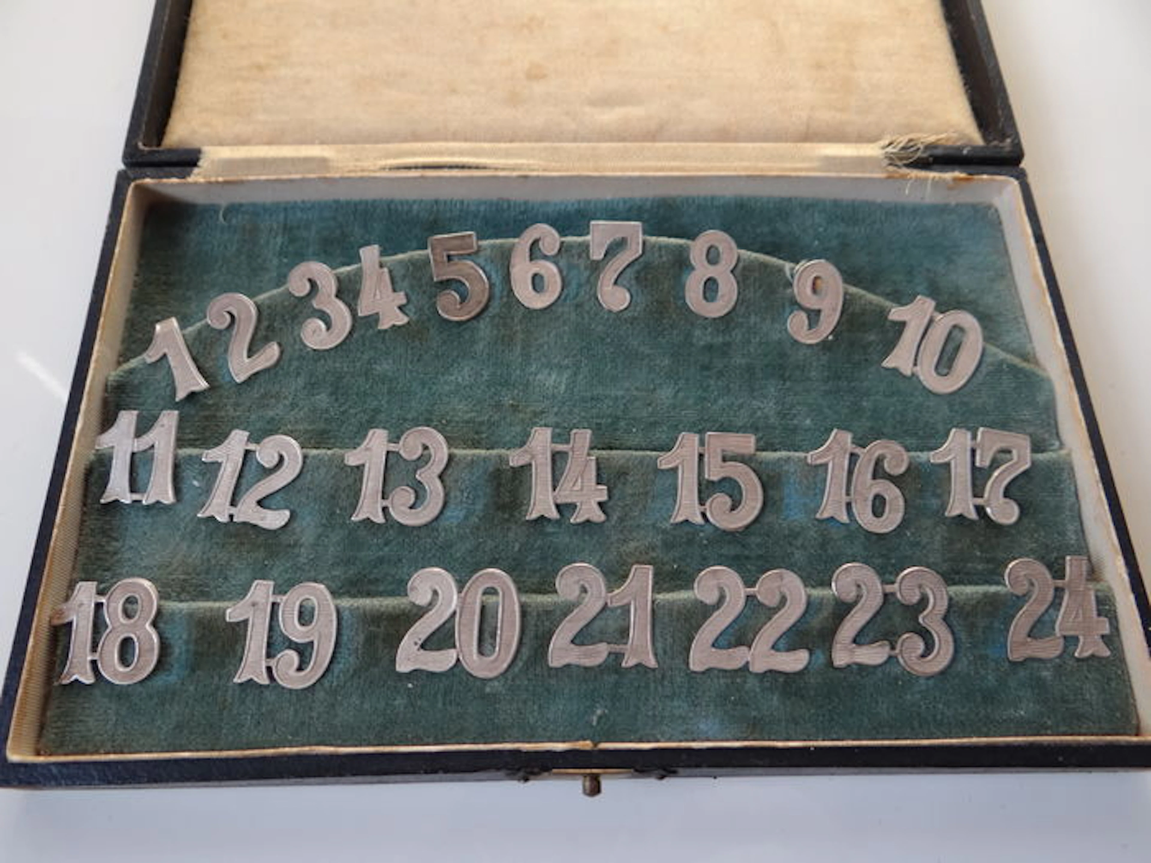 Zilveren tafelnummers in origineel etui