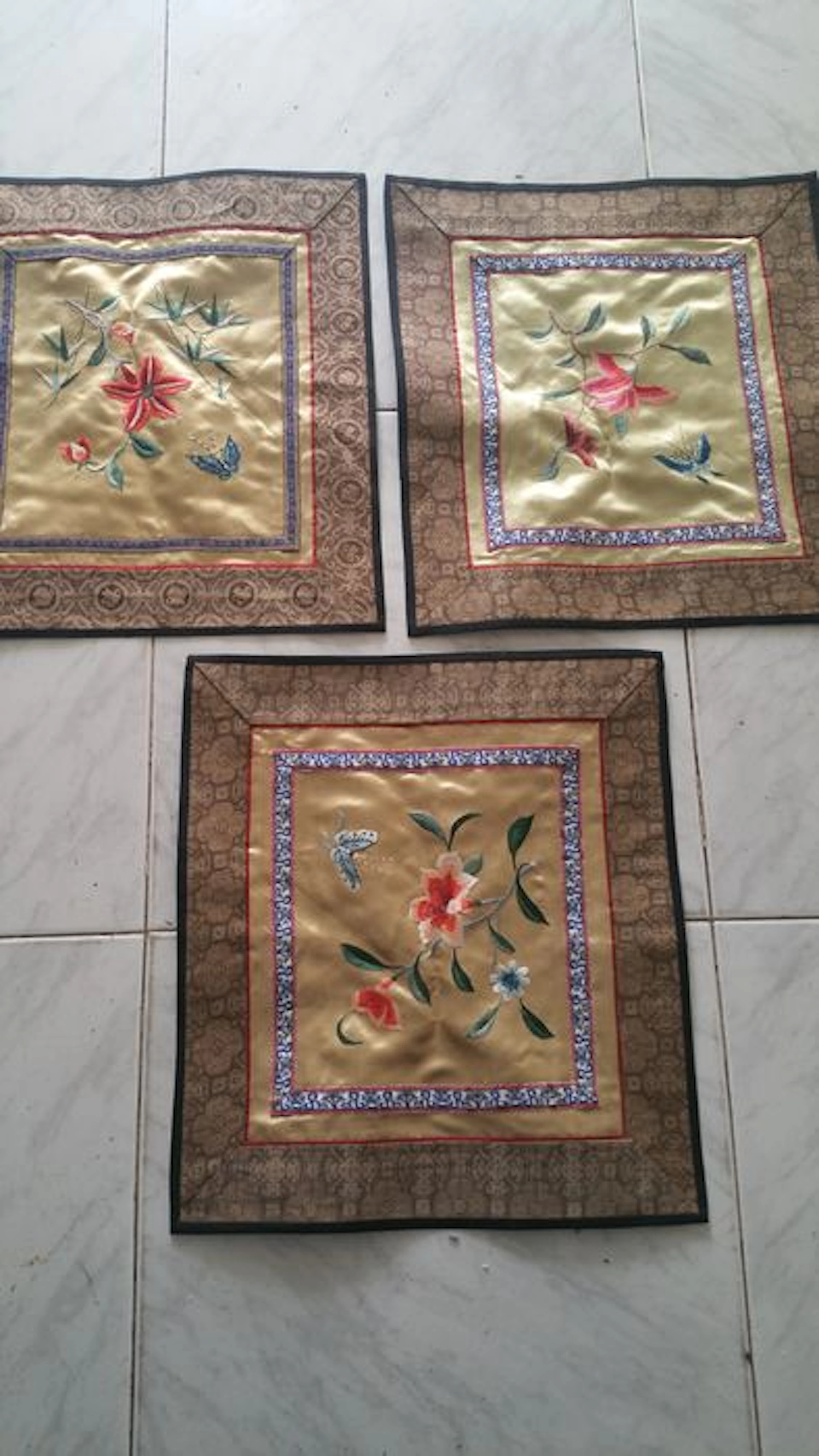 3 hand-embroidered silk - China - mid 20th century