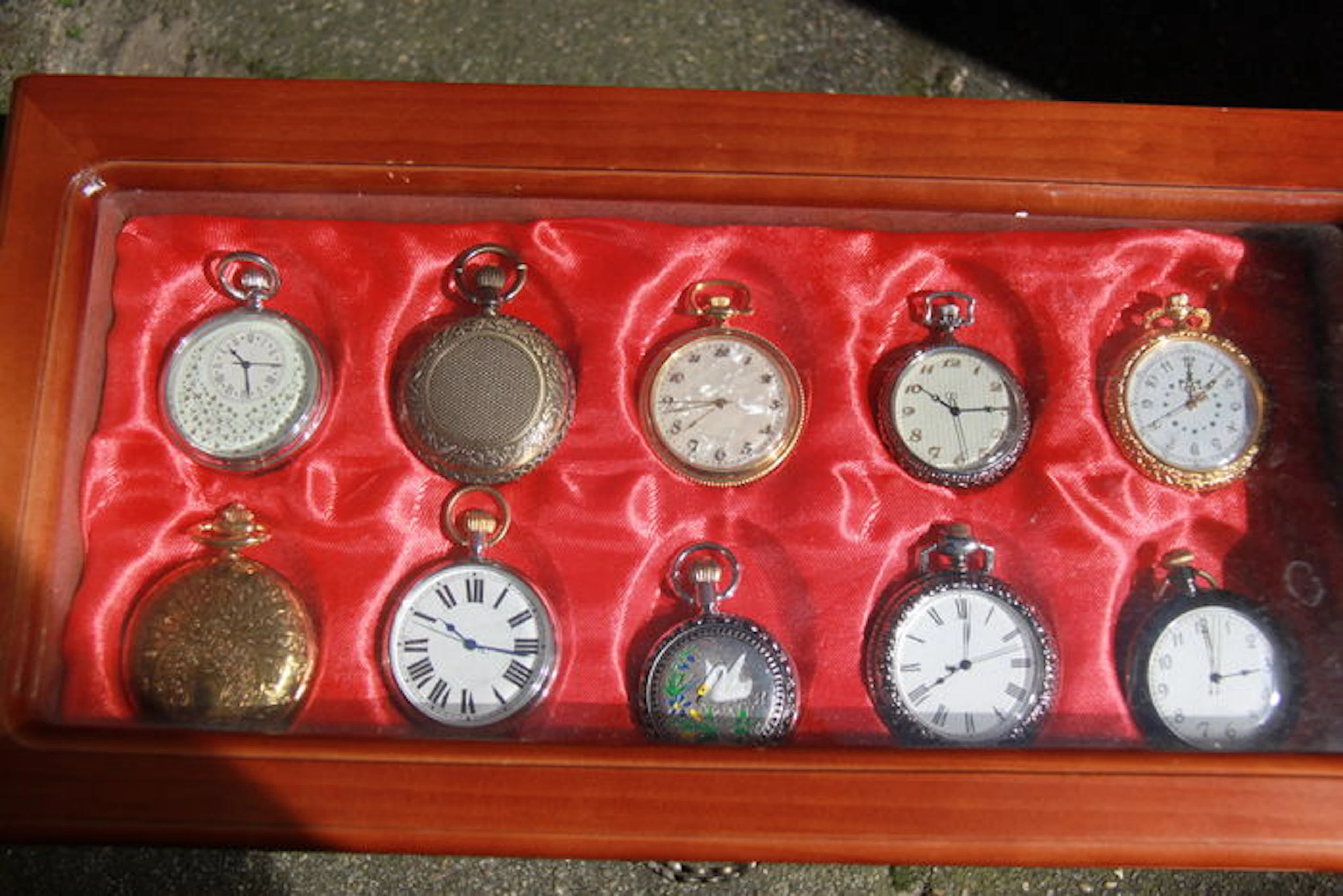 Collection of 30 various pocketwatches in a luxurious case