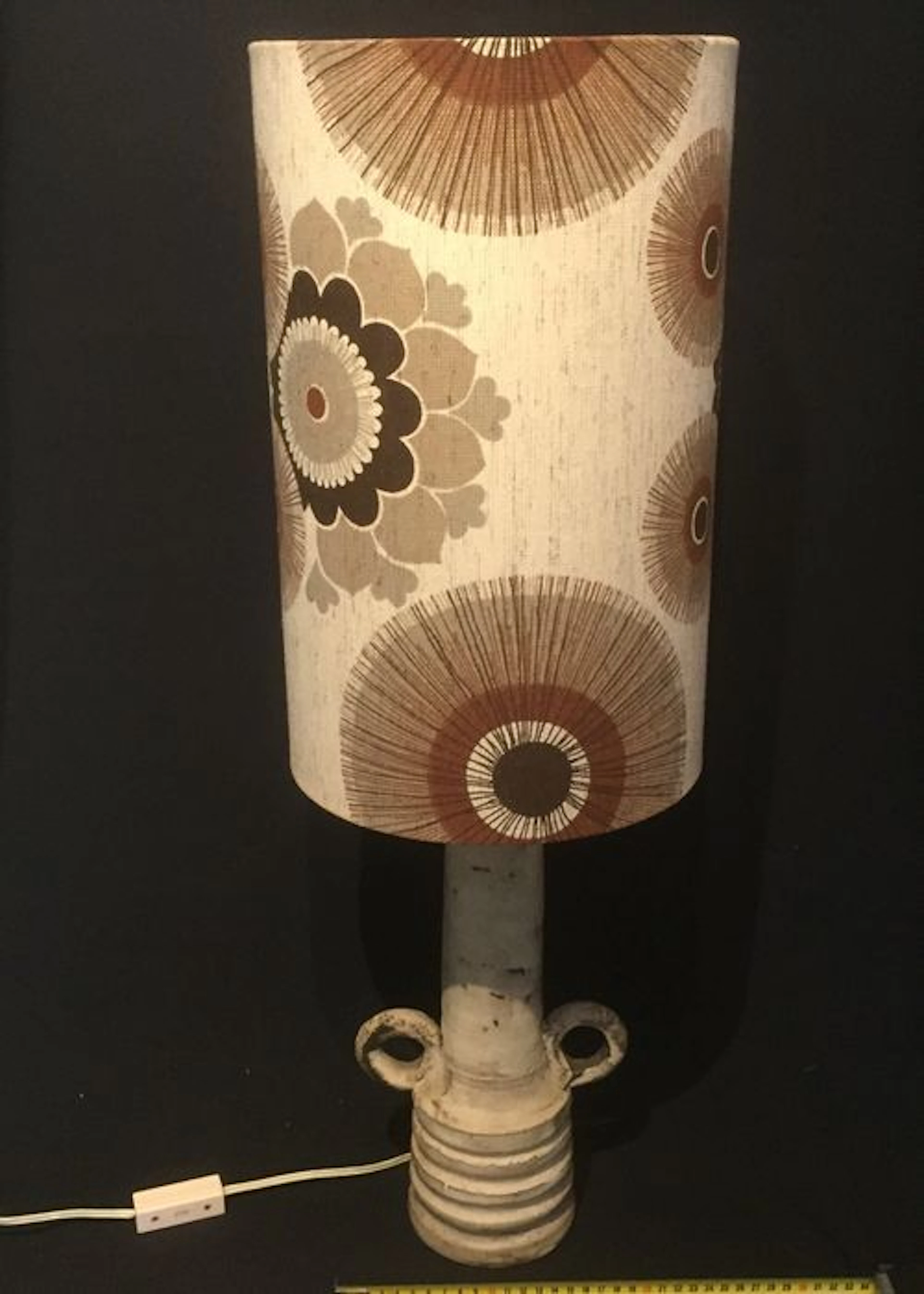Table lamp