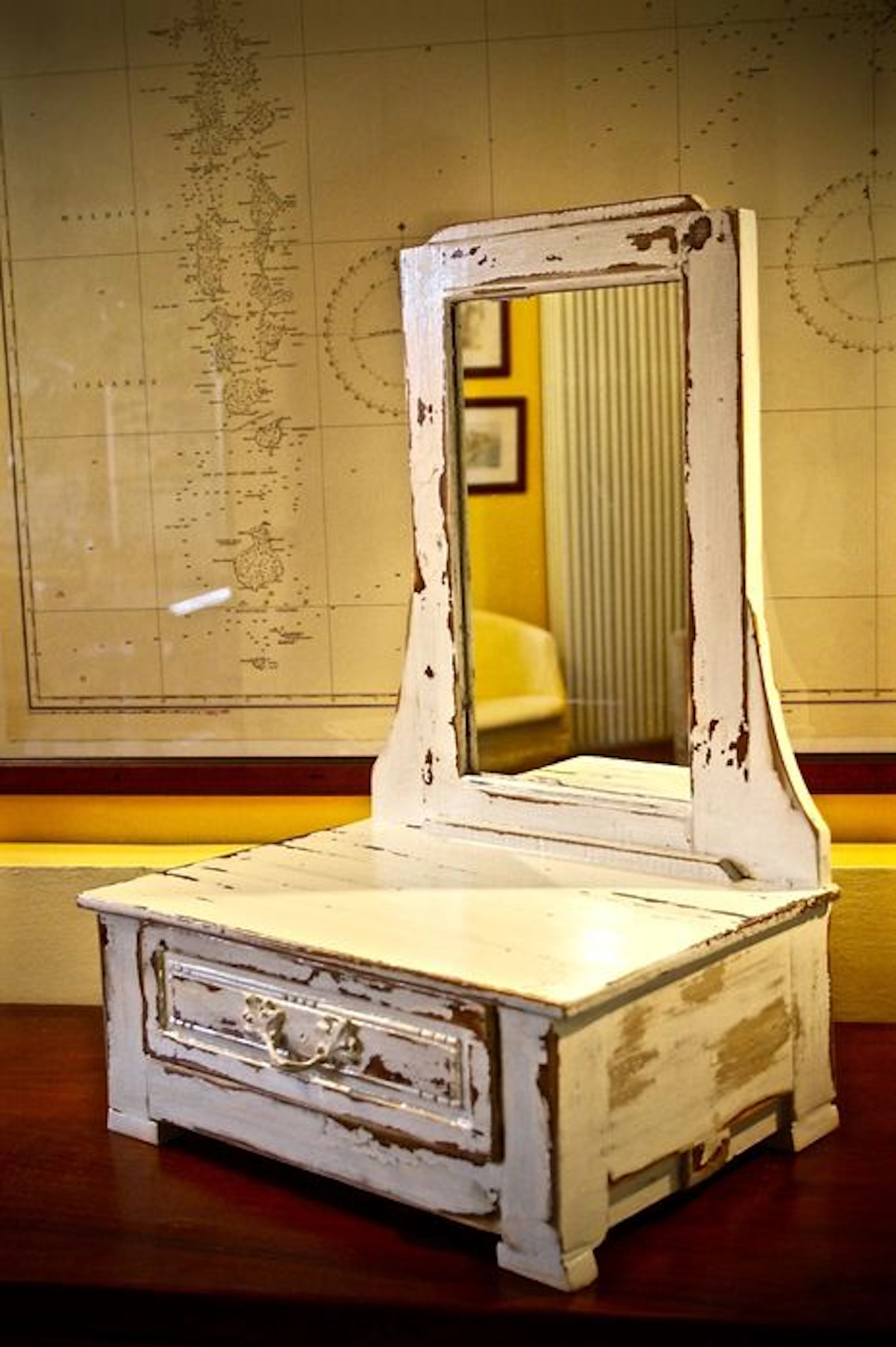 Small console with mirror